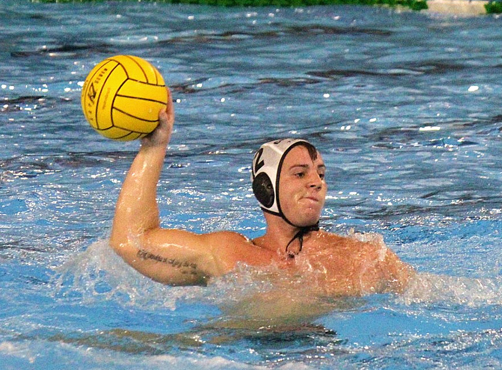 El estadounidense Finn Pardon hizo uno de los tres goles ceutíes. / FOTO ARCHIVO