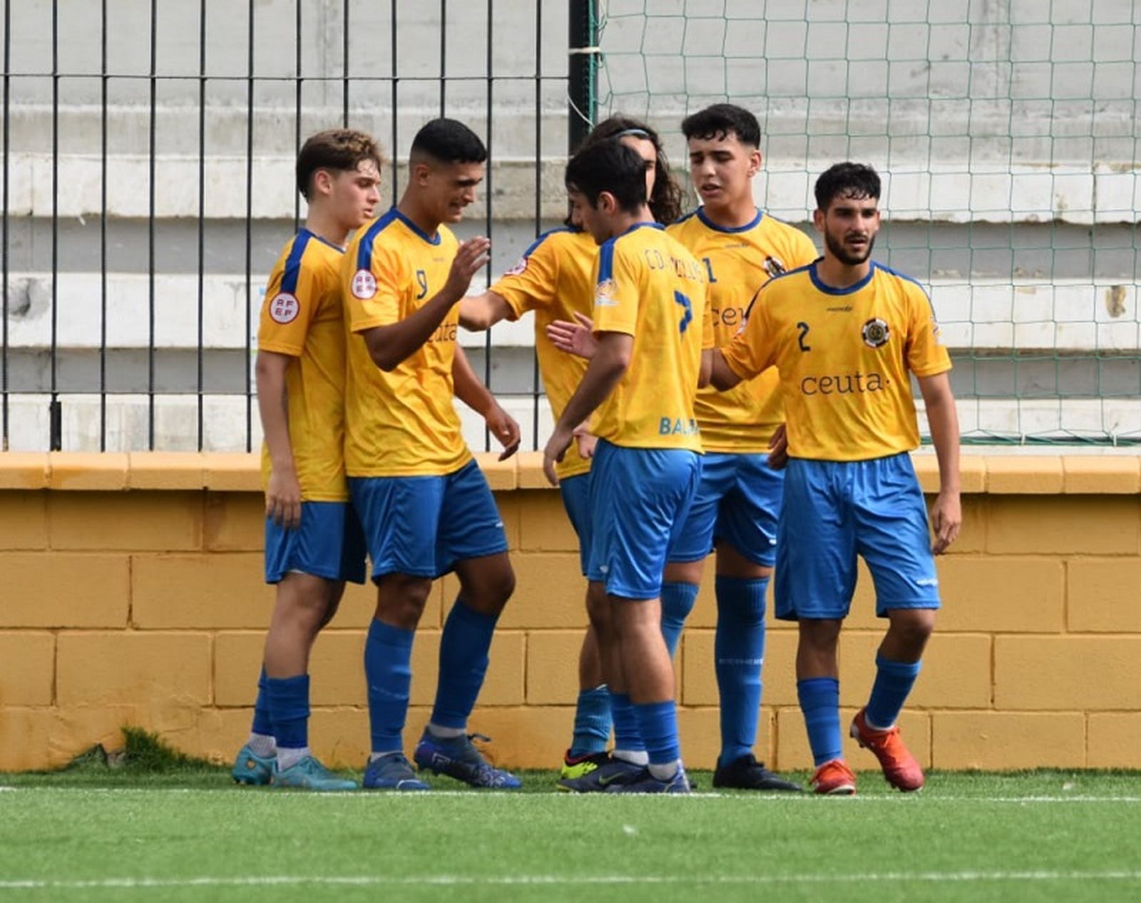 Los jugadores del Polillas celebran el gol. / FOTO NICOL'S