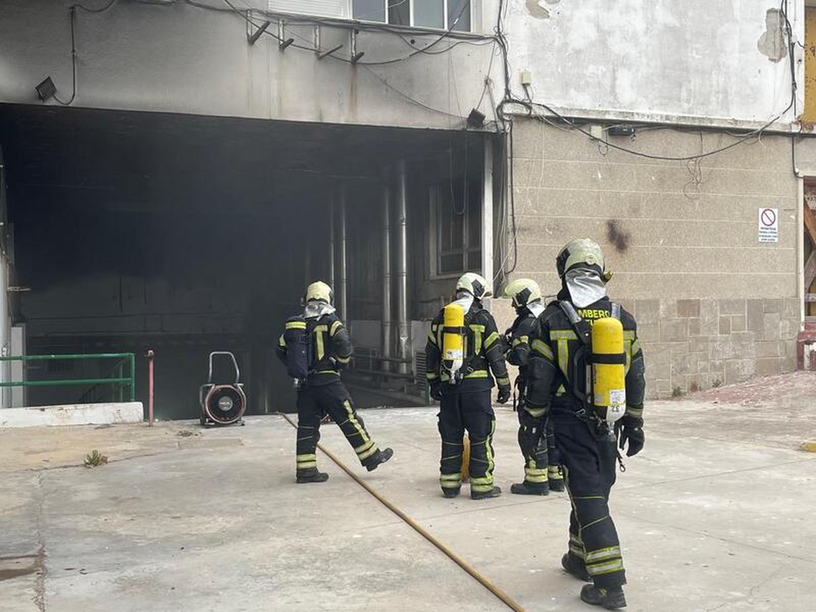 4736_bomberos-ceuta-incendio-cruz-roja-hospital-5