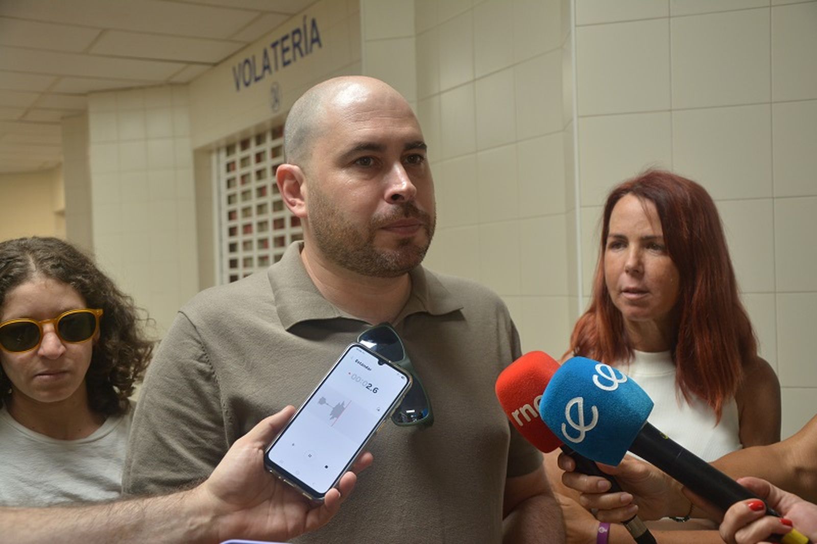 Triano ofreciendo declaraciones a los medios. / Foto J.I.M.