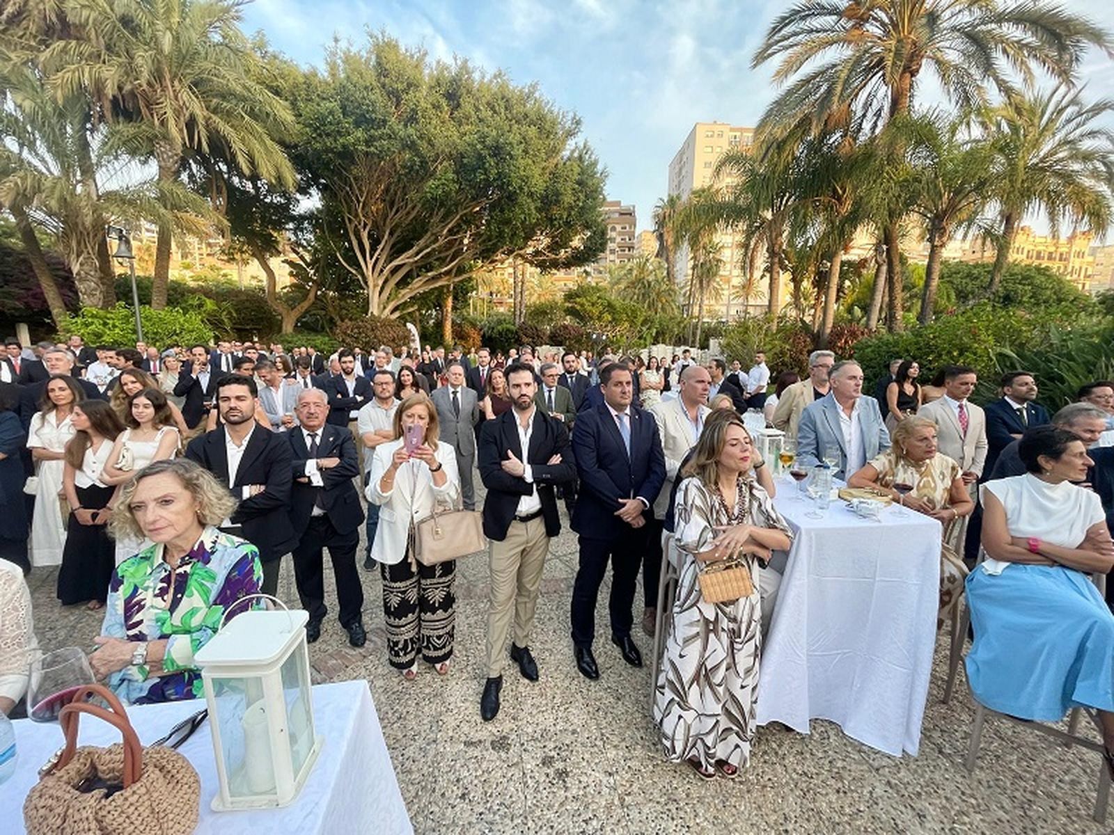 Así fue la imposición de la Medalla de Oro de la Cámara de Comercio a Juan Bravo. / FOTO REDUAN