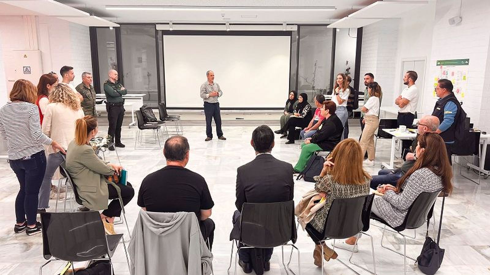 Taller participativo ECeEAS 2030, celebrado el pasado 24 de abril, en el que se trabajó sobre el Prediagnóstico Socioambiental de la Educación Ambiental para la Sostenibilidad en Ceuta. / FOTO CEDIDA