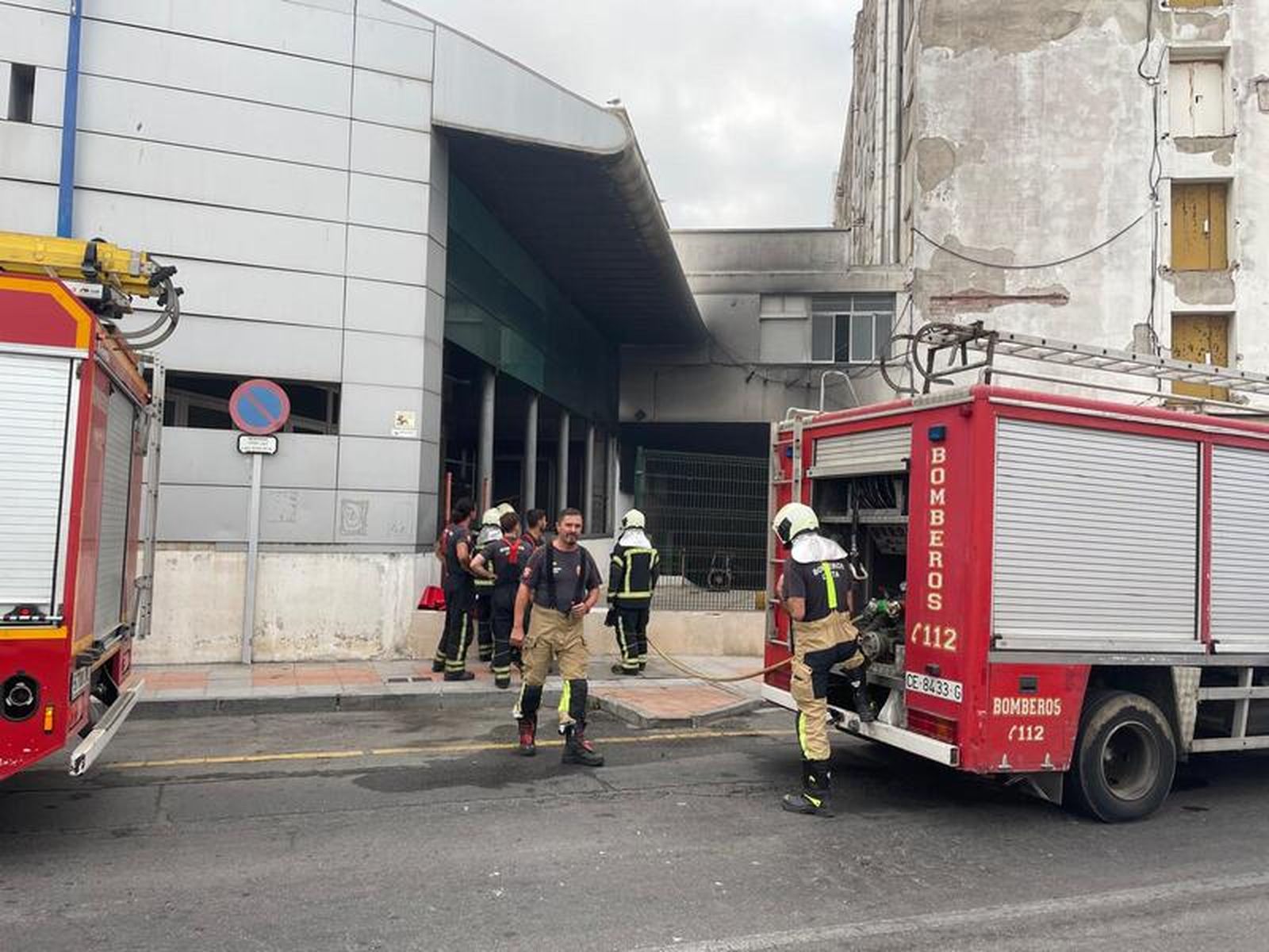 7812_bomberos-ceuta-incendio-cruz-roja-hospital-21