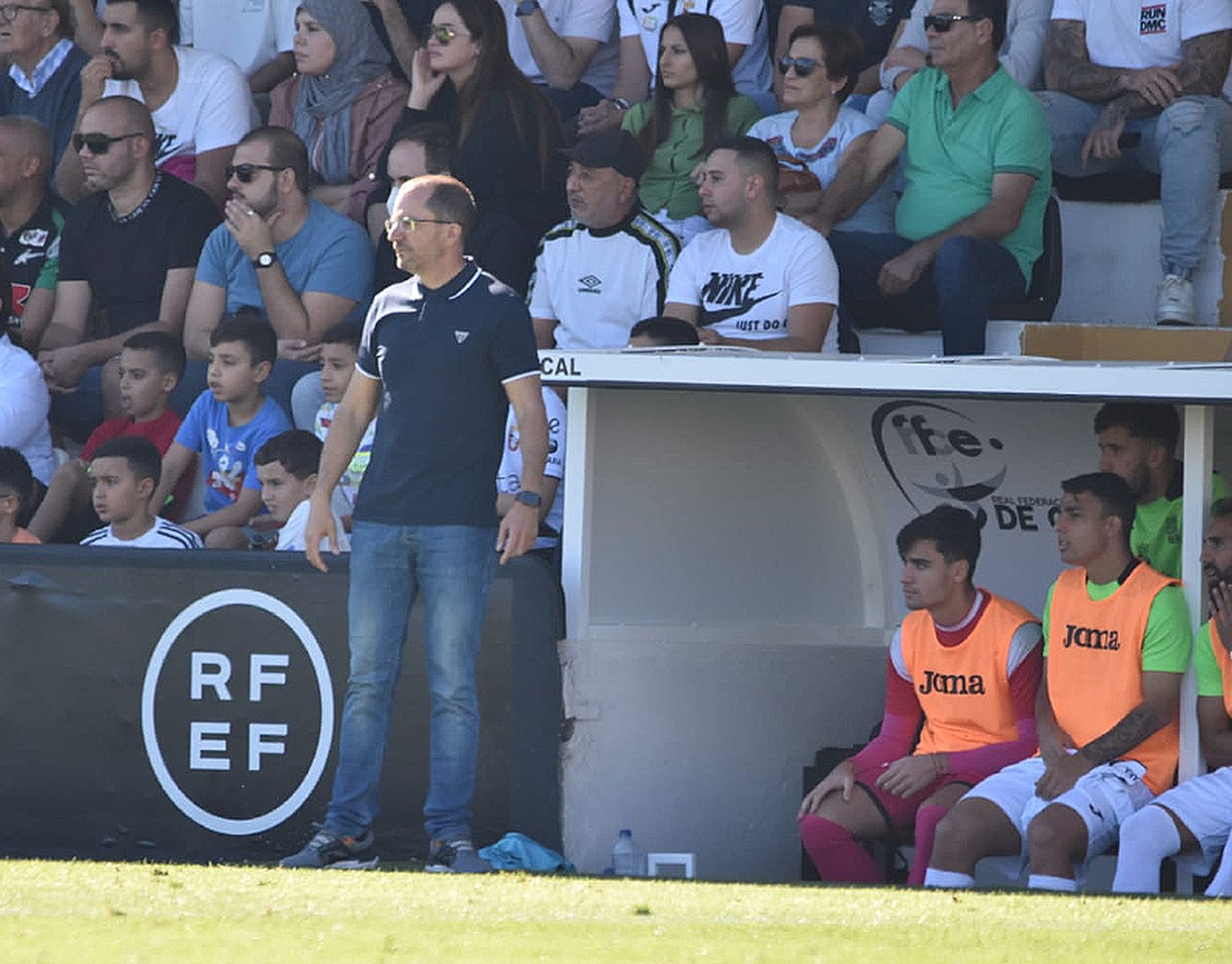 El técnico, este domingo en el 'Murube'. / FOTO NICOL'S
