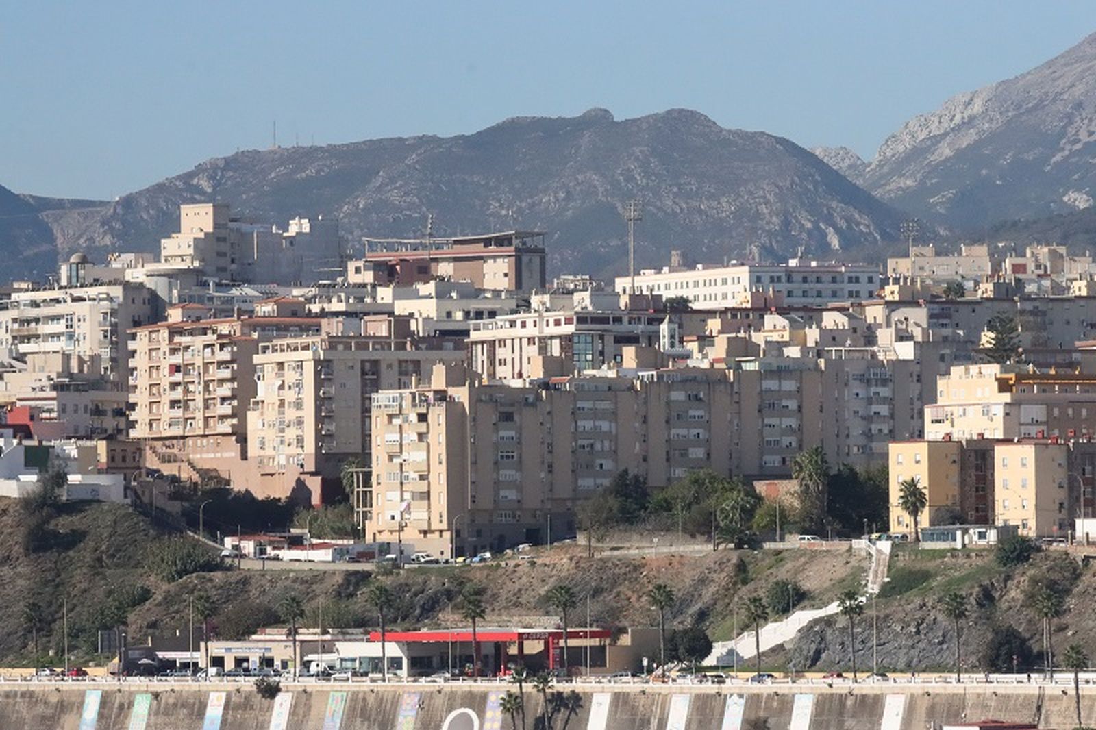 Vista de un conjunto de viviendas en Ceuta. / FOTO REDUAN