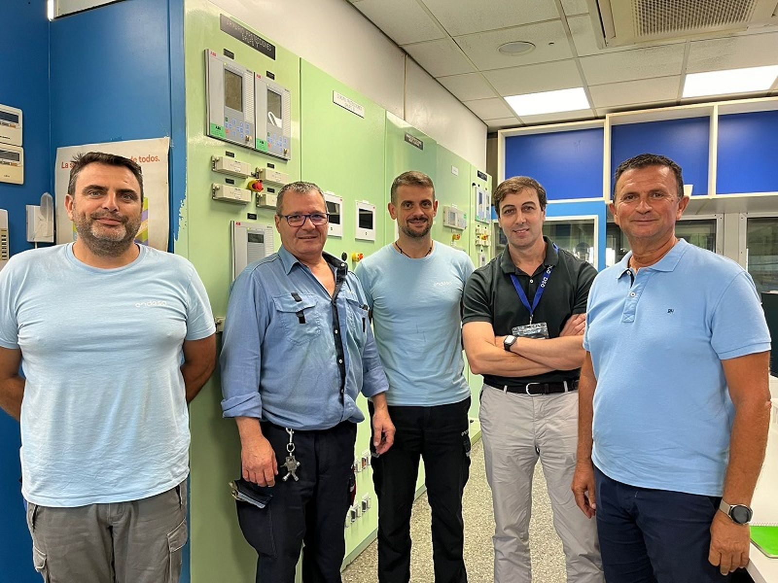 Equipo de Operación en la Sala de Control de la central Diesel de Endesa Ceuta. / FOTO C.L.