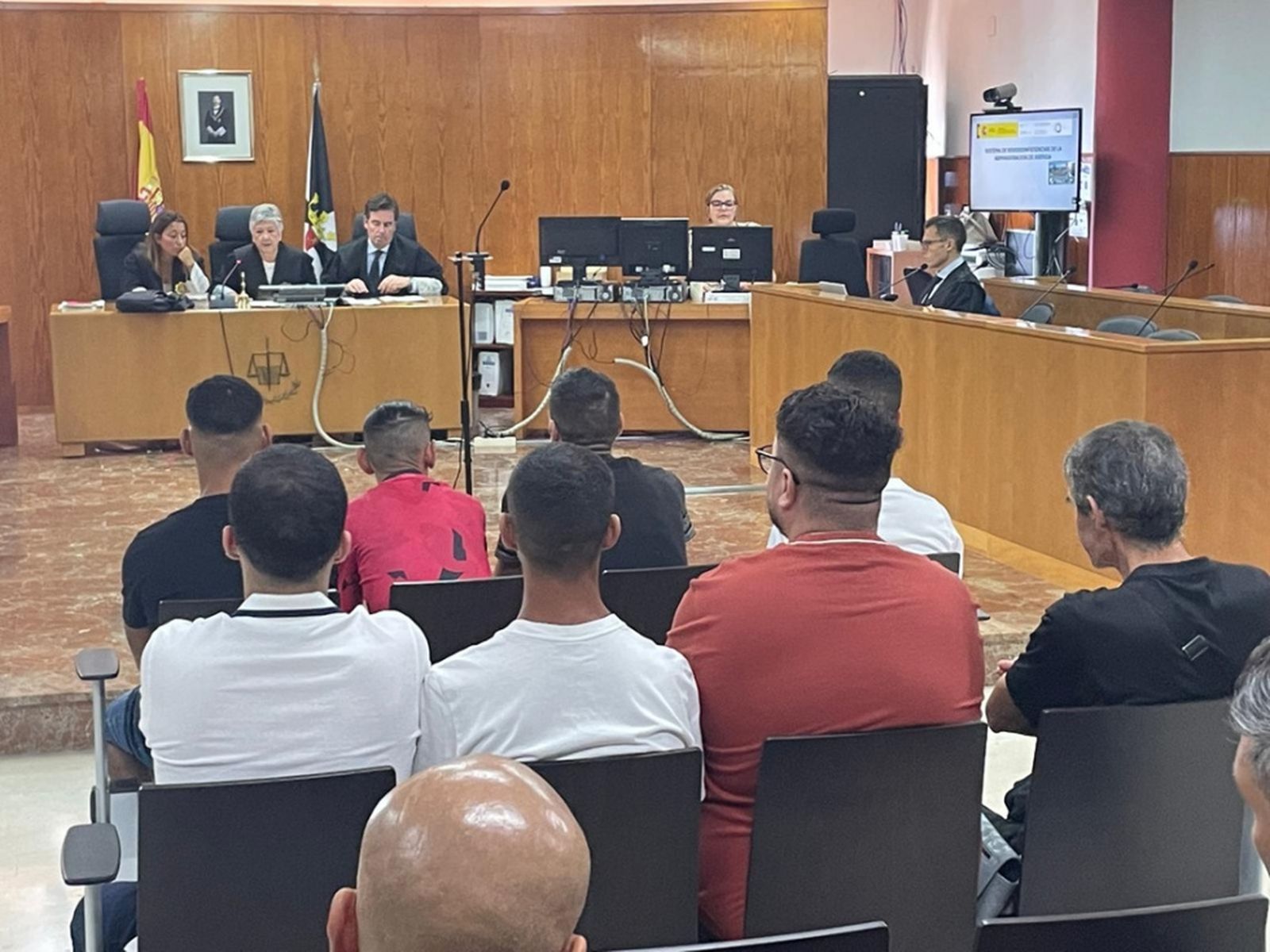 Los acusados en el 'juicio de los narcodrones'. / FOTO REDUAN