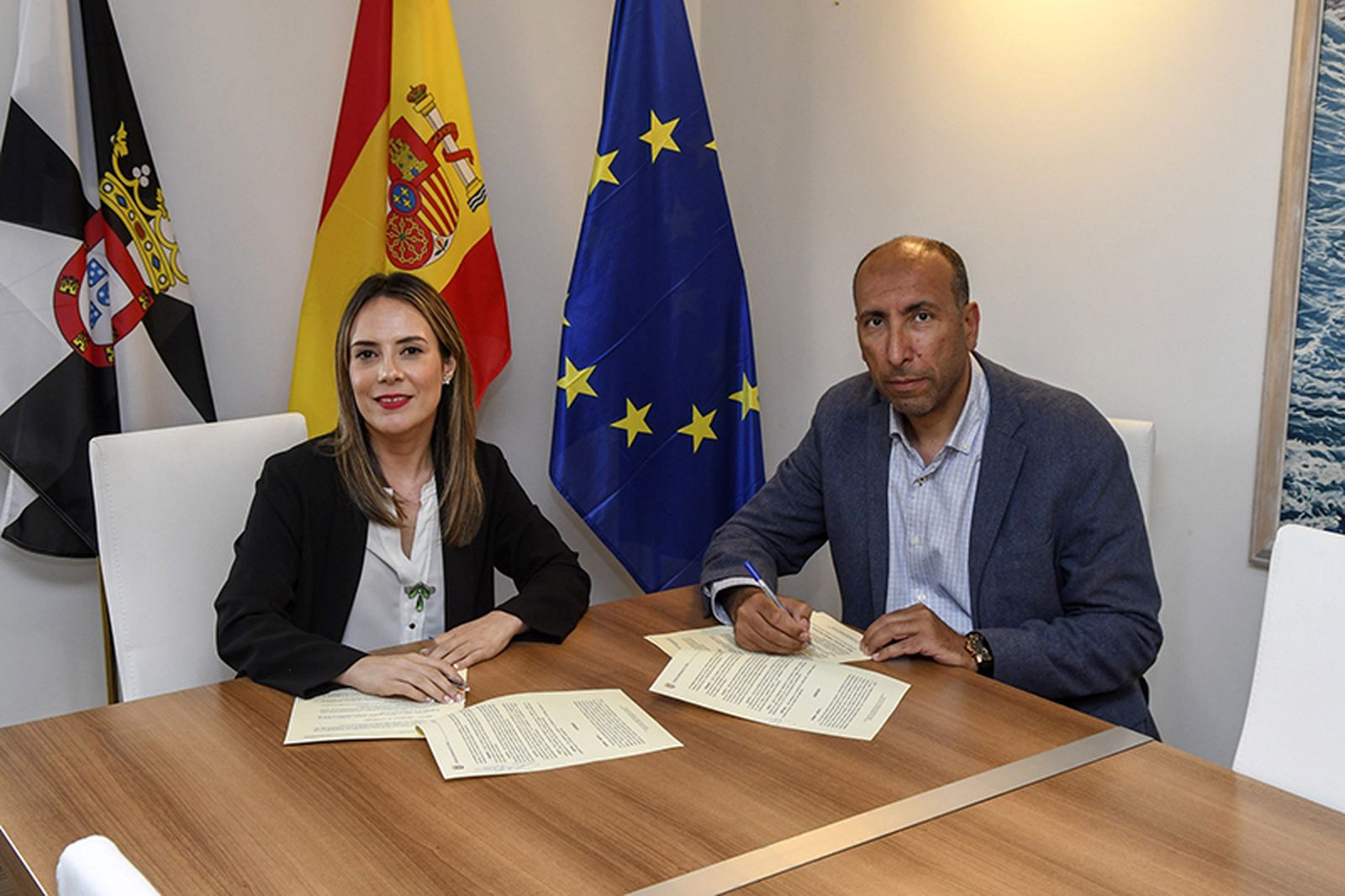 Pilar Orozco y Mohamed Alí, durante el acto de firma del convenio/FOTO EL PUEBLO