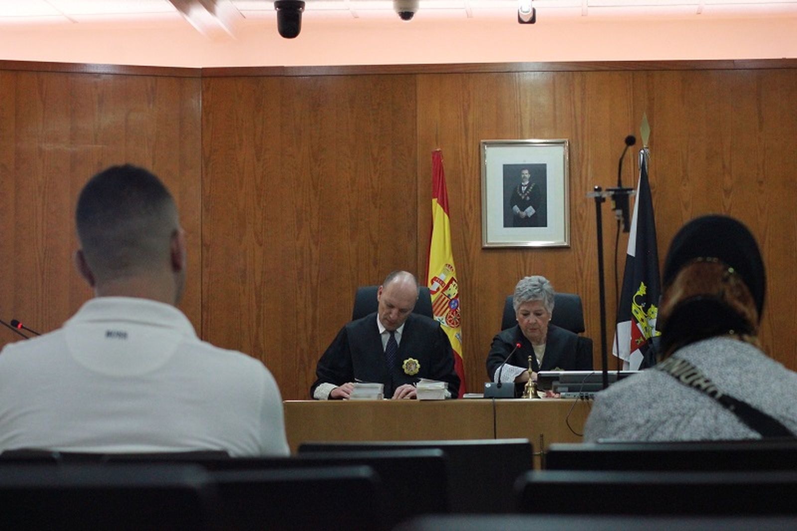 A la izquierda, el piloto de la embarcación. / FOTO S.C.