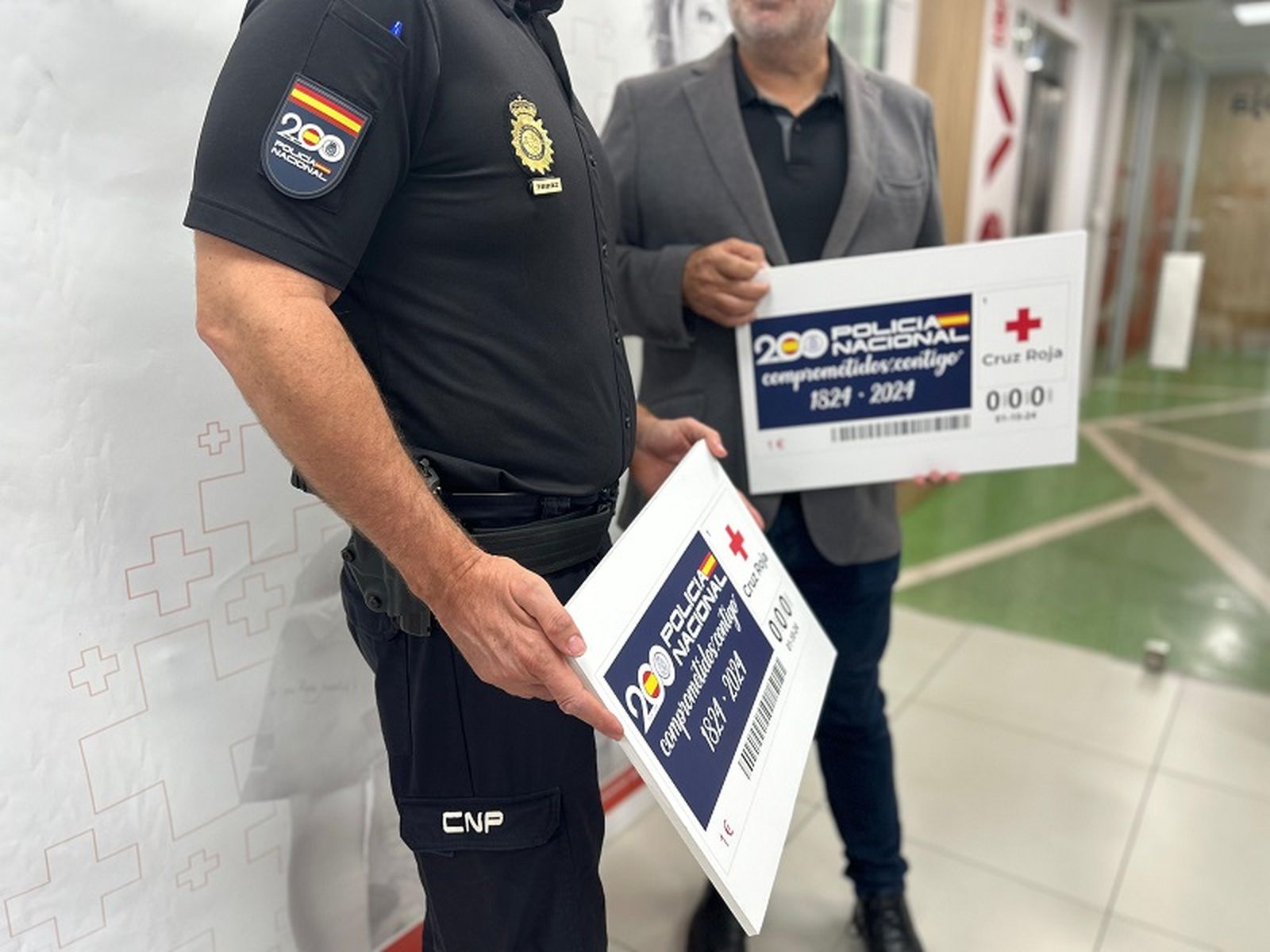 Boleto de Cruz Roja en conmemoración al bicentenario de la Policía Nacional | FOTO E.A.Z
