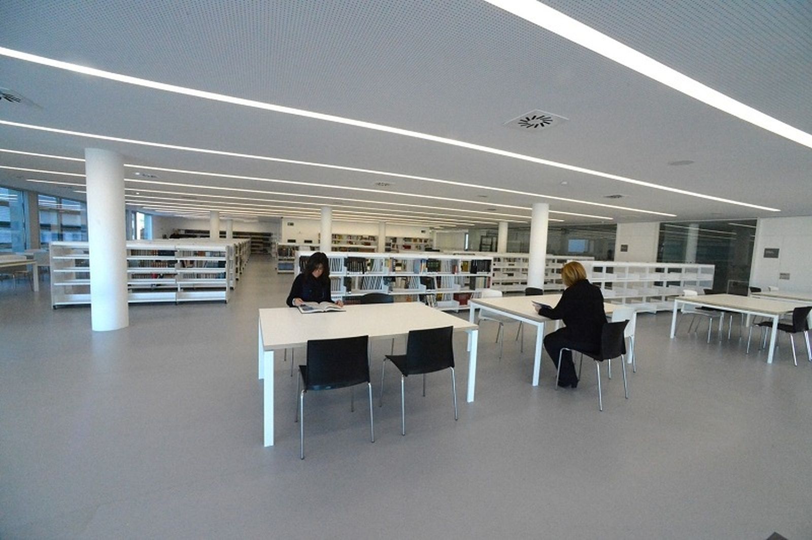 Interior de la Biblioteca Adolfo Suárez, / FOTO EL PUEBLO
