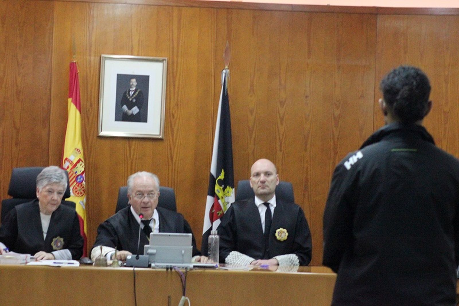 El condenado declara ante el tribunal. / FOTO S.C