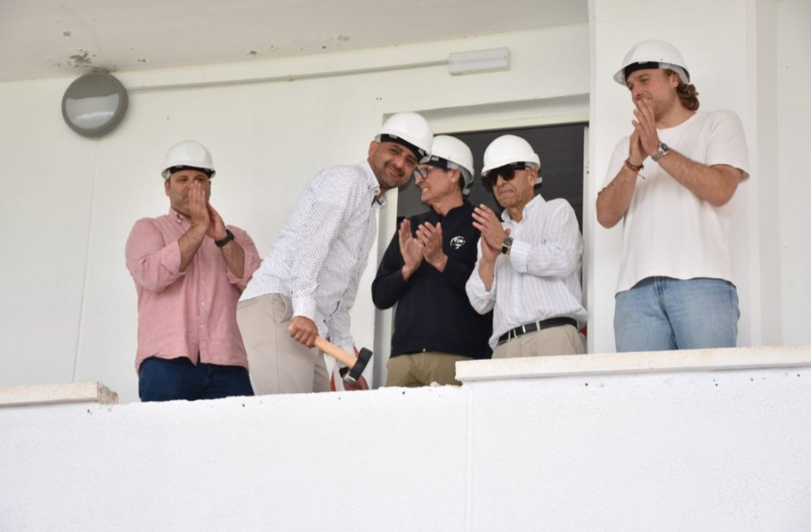 El presidente de la AD Ceuta, Luhay Hamido, inaugura la obra del Murube el pasado 3 de junio/ FOTO CEDIDA