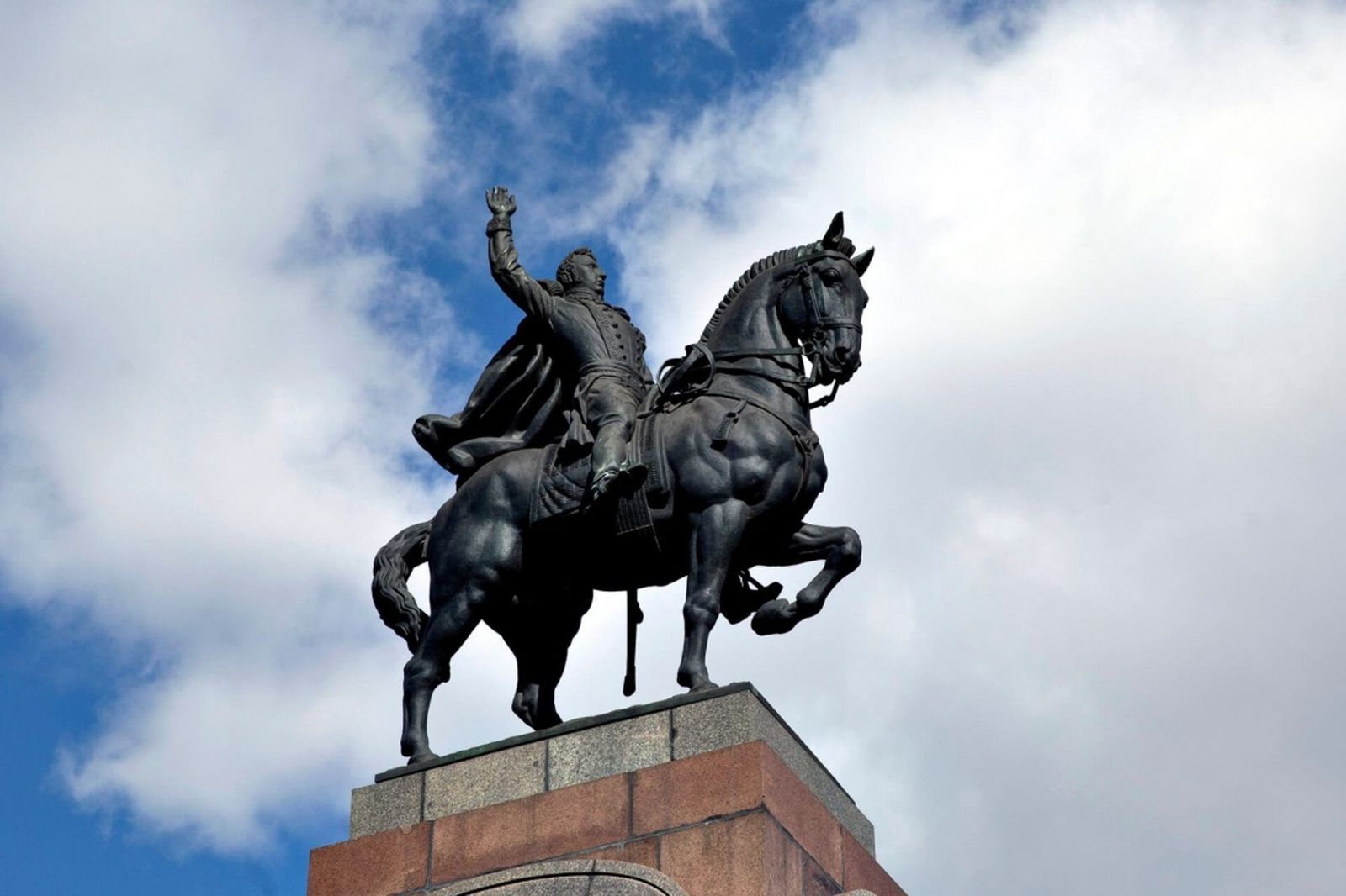 Monumento ecuestre a Carlos María de Alvear. / FOTO CEDIDA