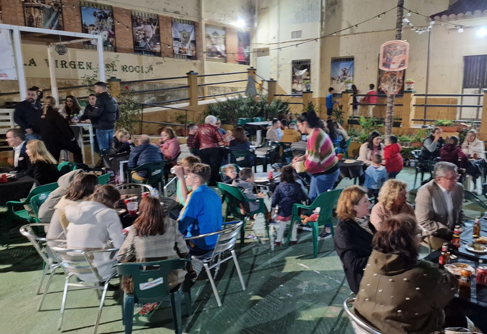 El pasado mes de noviembre los peregrinos realizaron una verbena en la parroquia Santa Teresa. / FOTO EL PUEBLO