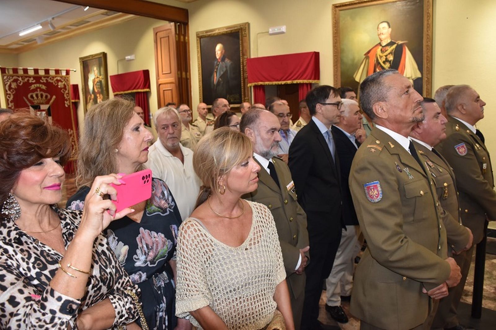 Familiares, allegados, representaciones militares y personal civil del Centro | FOTO NICOLS