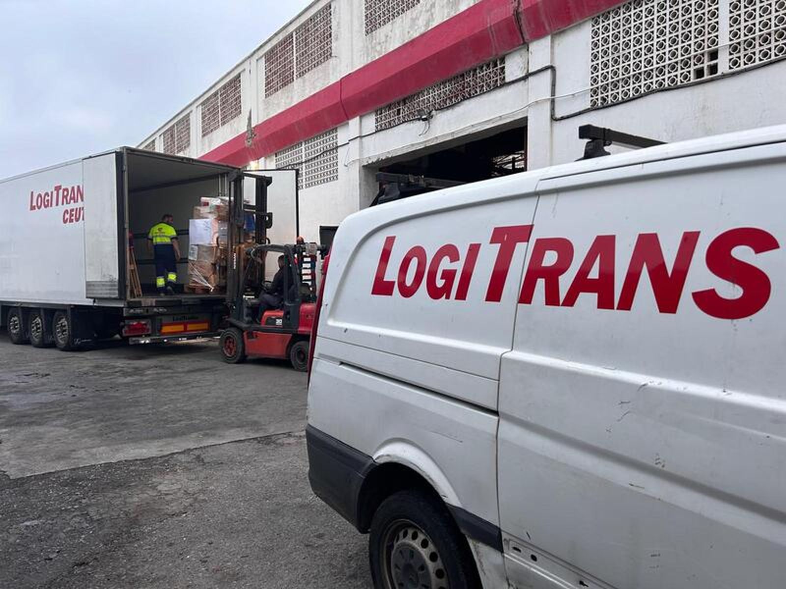 Logitrans dona un viaje a Valencia al Banco de Alimentos | FOTO E.A.Z.