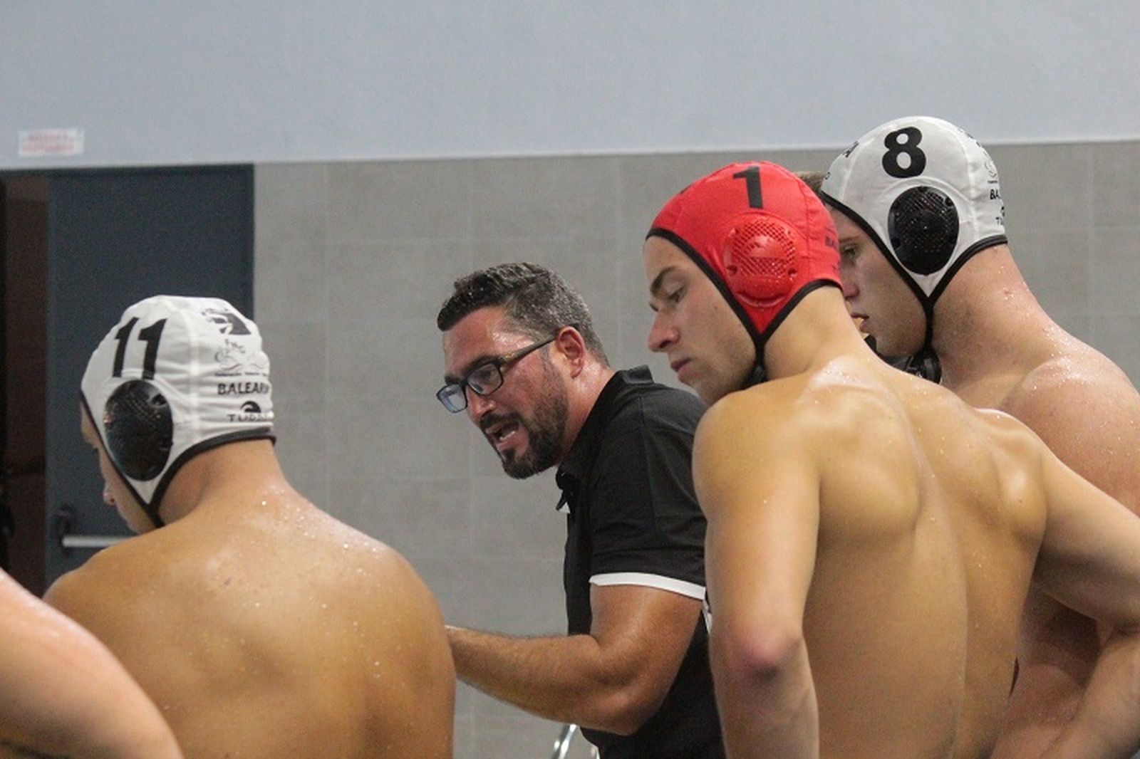 El entrenador del Caballa, la semana pasada en el partido de su equipo ante el Mataró. / FOTO REDUAN