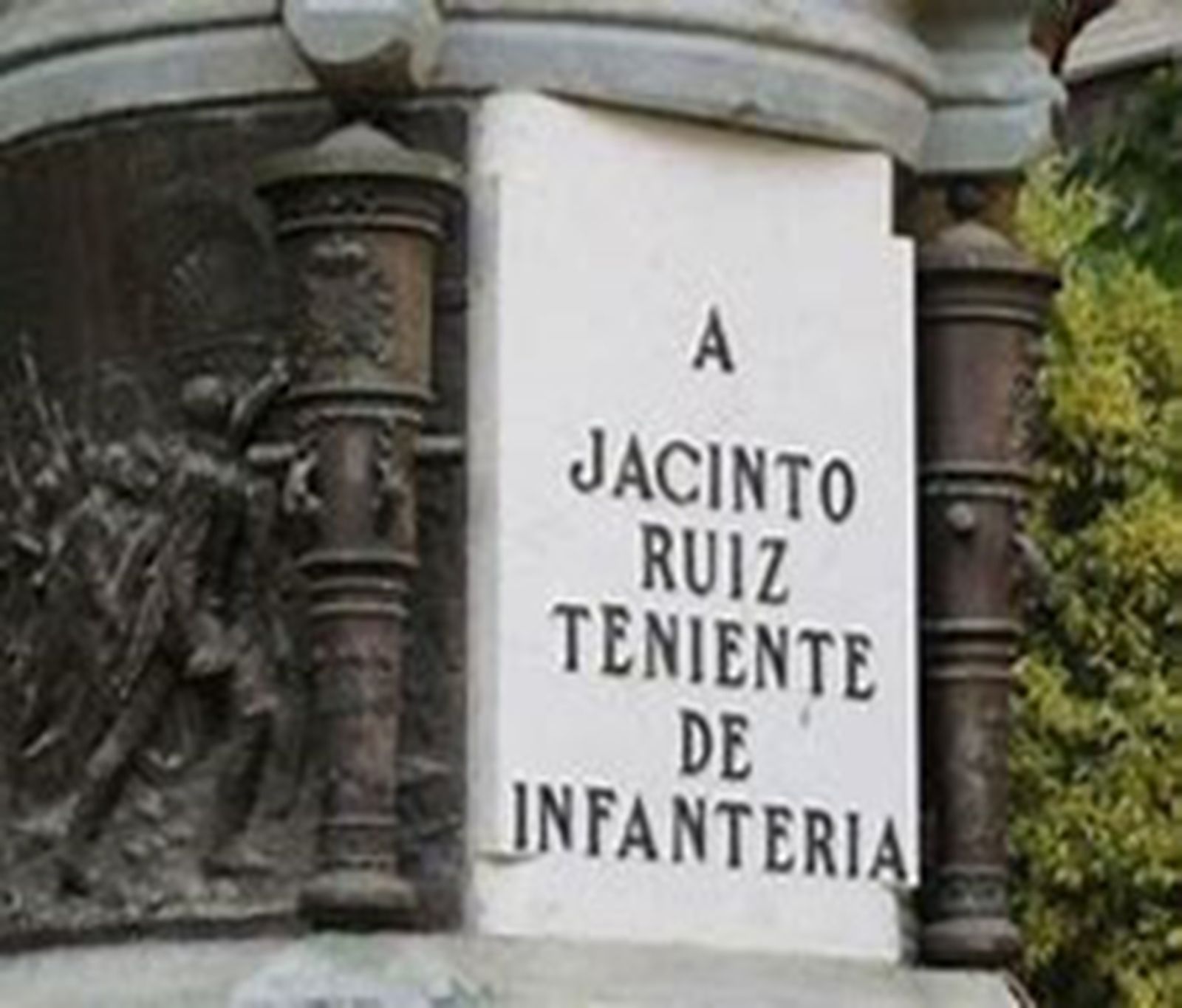 Monumento al Teniente Don Jacinto Ruiz Mendoza. / FOTO CEDIDA