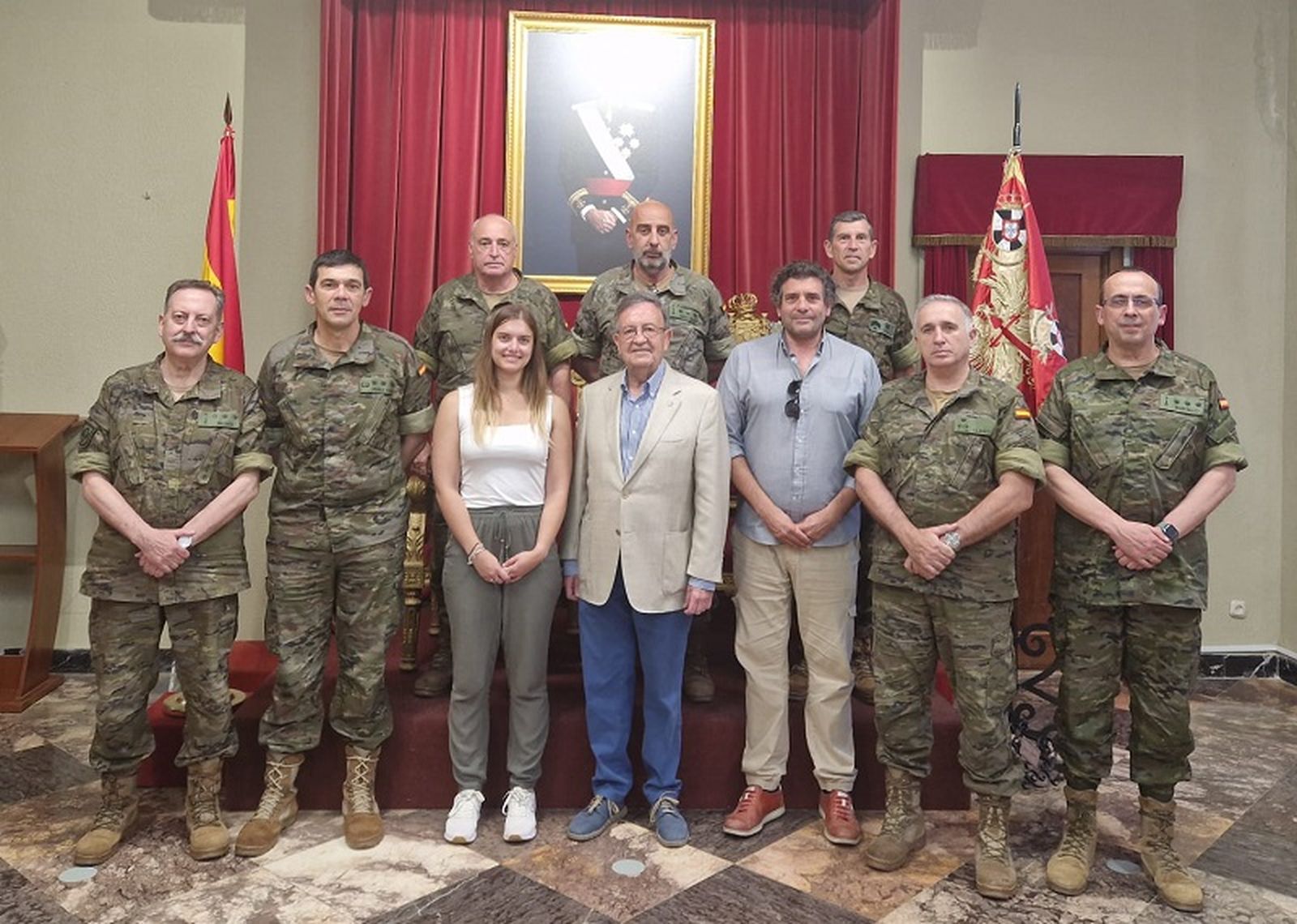 Visita a la Comandancia General de Ceuta, acompañados por José María Campos, embajador de la Marca Ejército. / FOTO CEDIDA