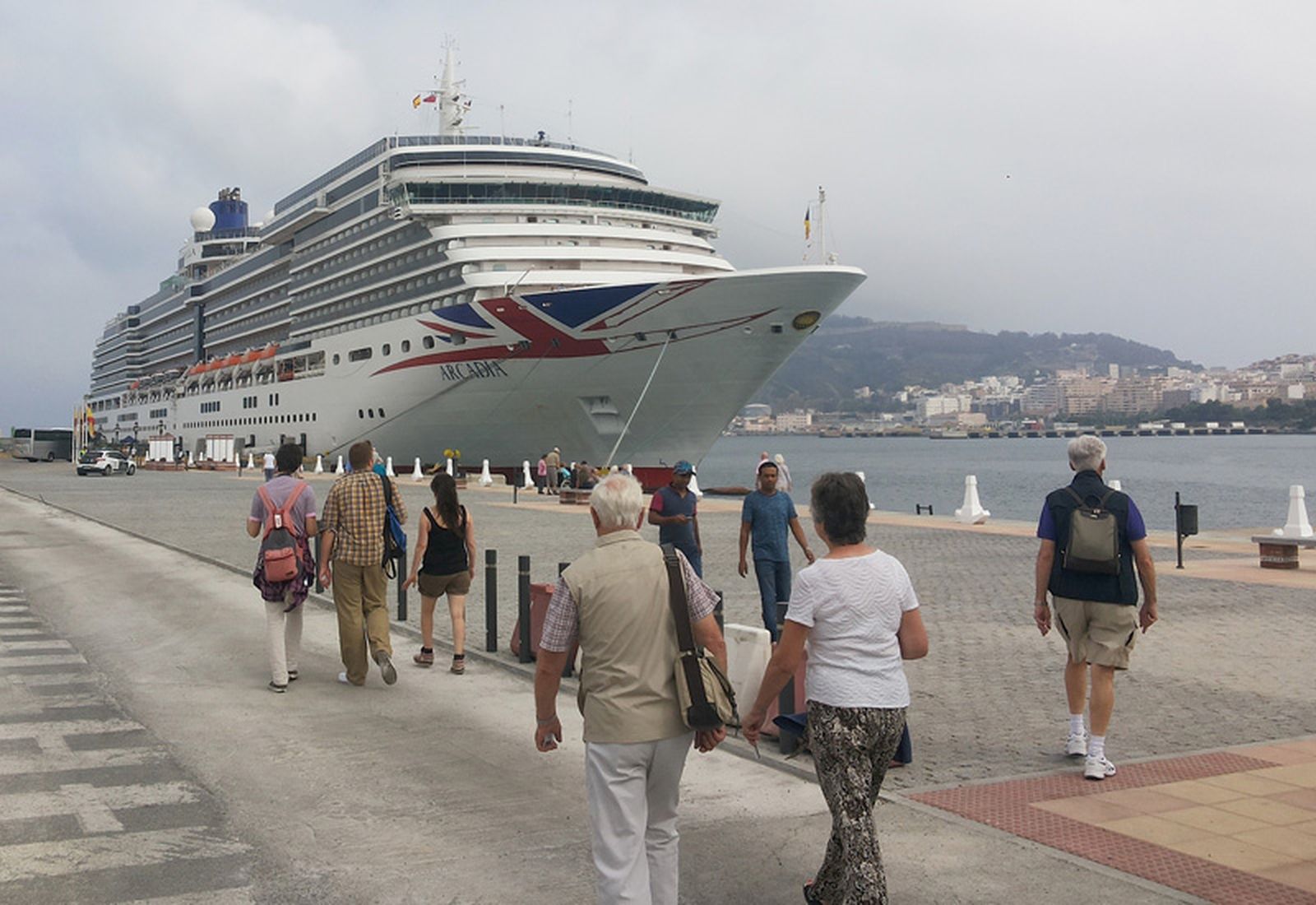 9745_cruceros-turistas_001