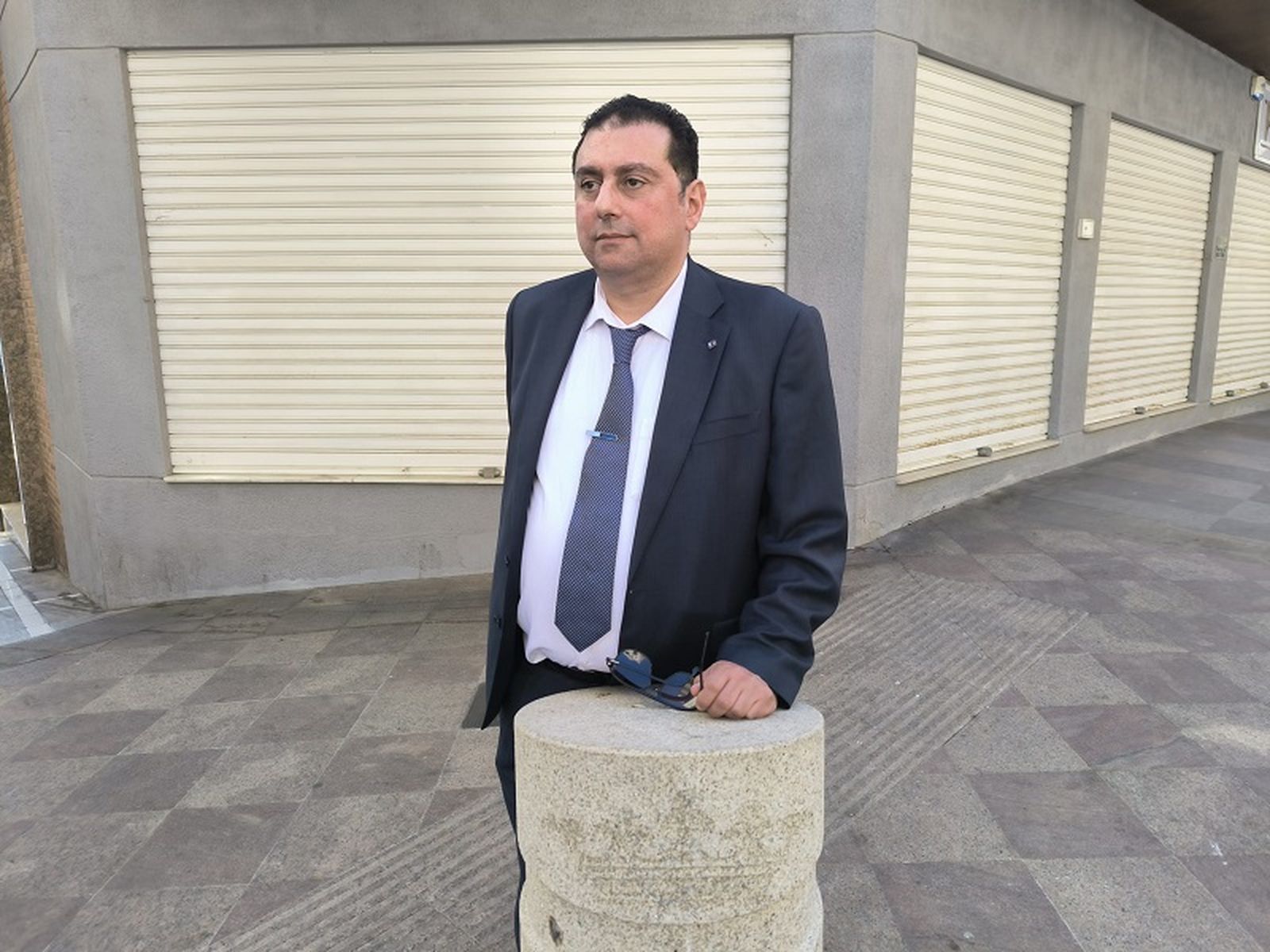 El ingeniero de caminos Yassir Morabet en la calle Jáudenes. / FOTO NICOL’S