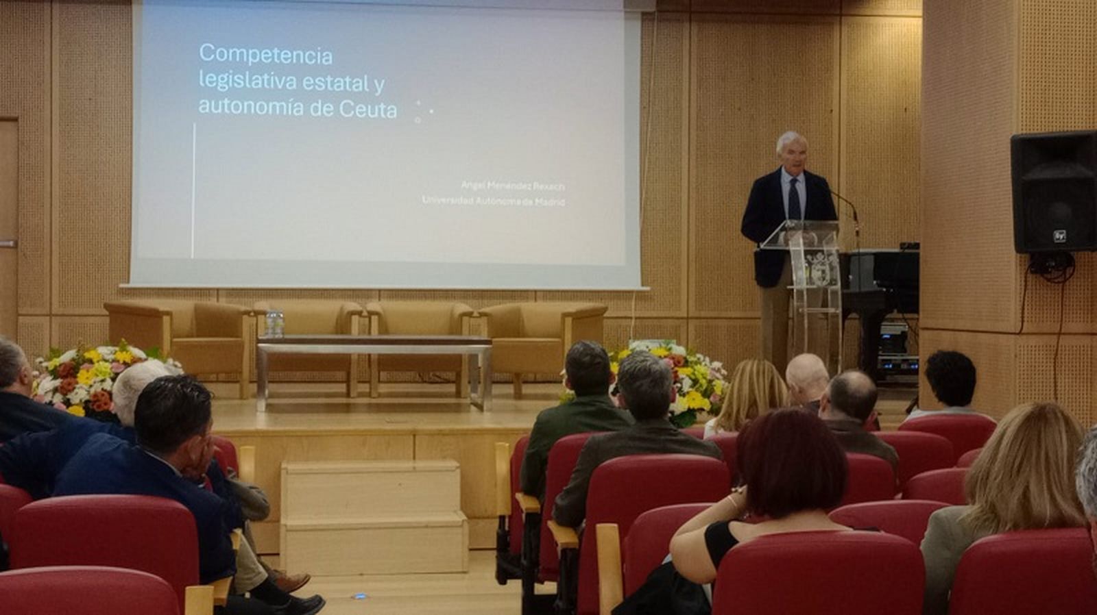 El catedrático emérito de Derecho Administrativo, Ángel Menéndez. / FOTO E.P.