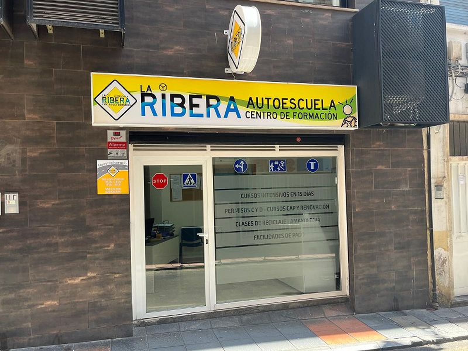 Autoescuela La Ribera. / FOTO J.A.G.