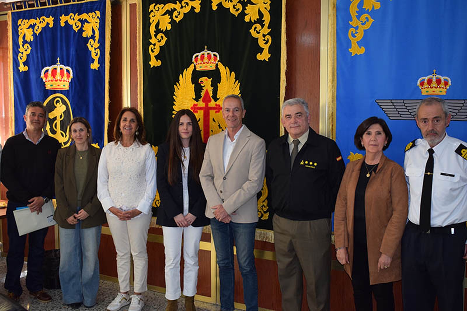 Foto de grupo de los miembros del jurado/FOTO CEDIDA