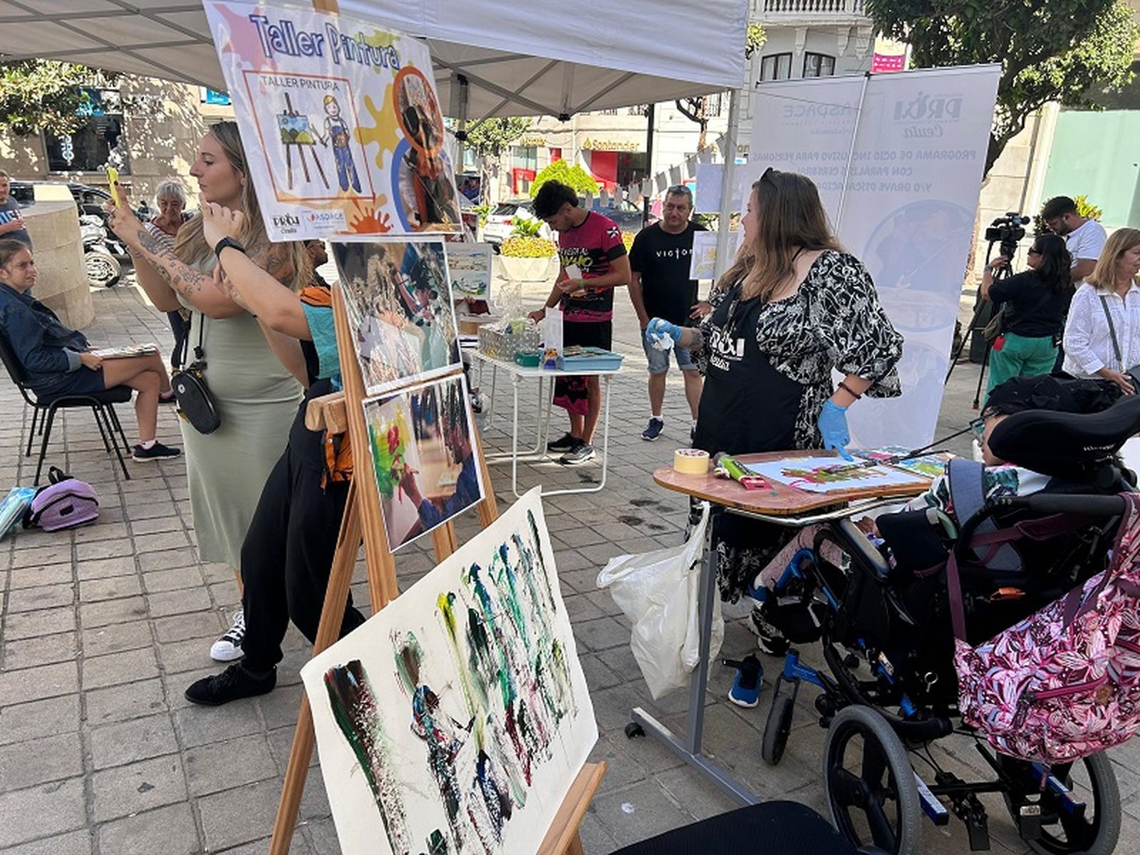 Actividades que realizan los usuarios con parálisis cerebral de PROI Ceuta | FOTO E.A.Z.