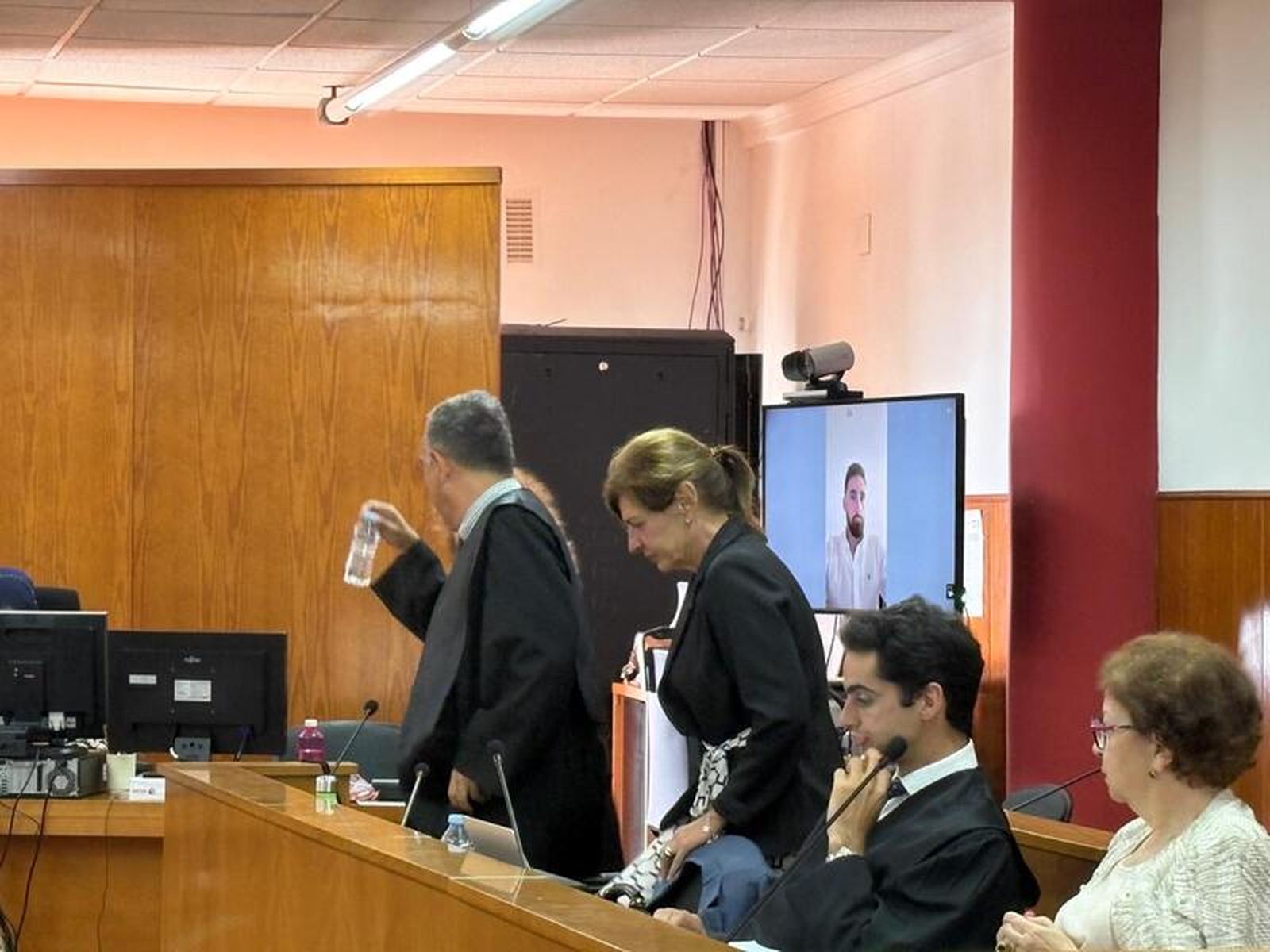 Deu minutos antes de iniciar un careo con el exsecretario de Estado de Seguridad. / FOTO J.I.M.
