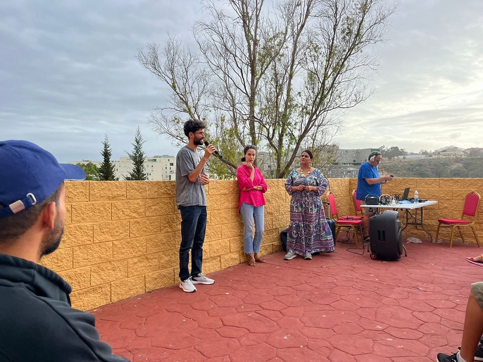 Manal y Bachir presentando./ FOTO C.L.