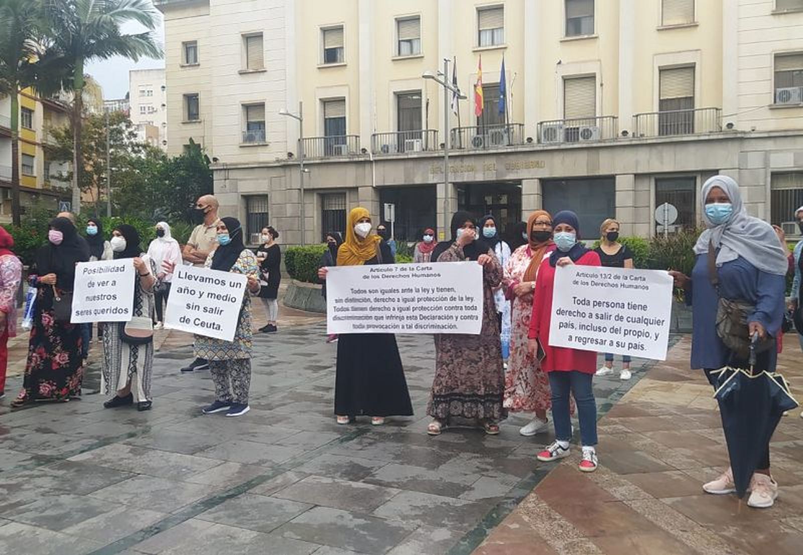 Concentración hoy de trabajadores transfronterizos. / Foto Reduan