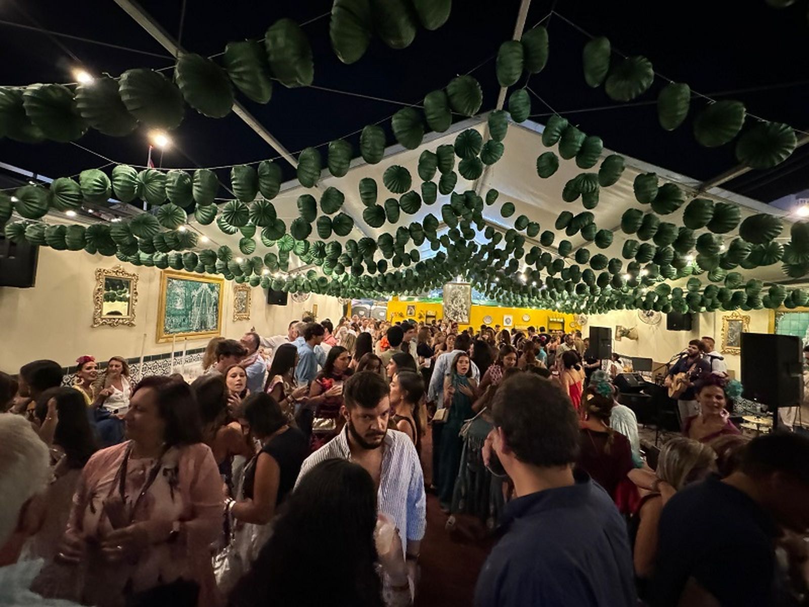 Ambiente en una caseta durante la Feria 2024/FOTO EL PUEBLO