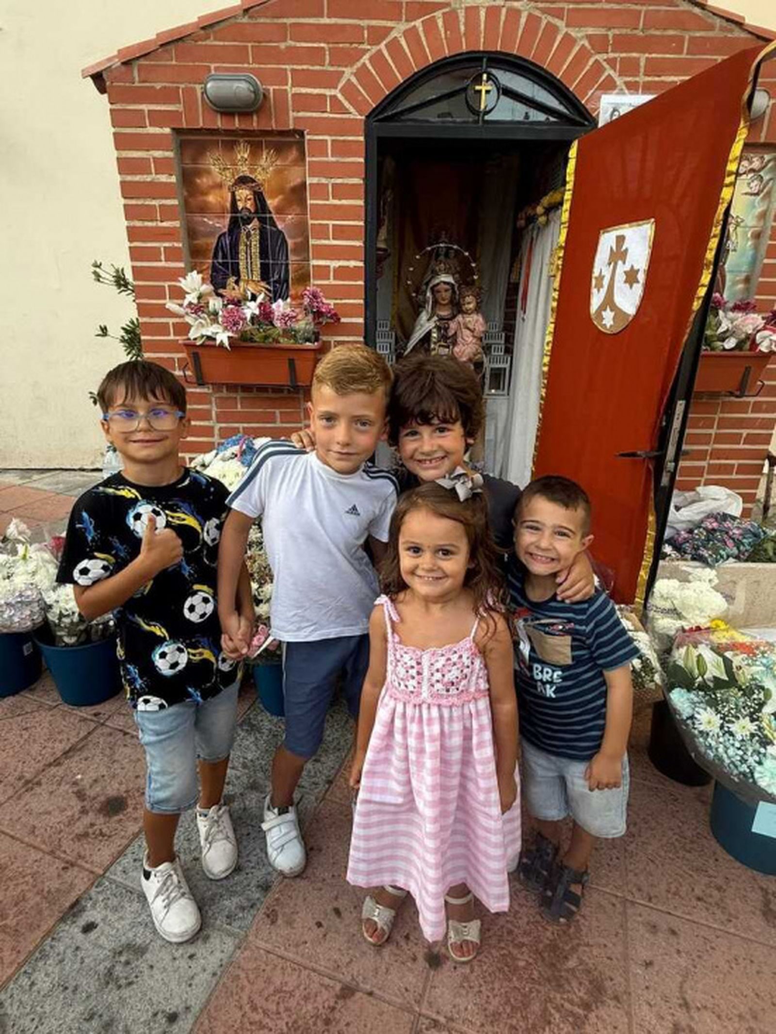 3823_ofrenda-virgen-carmen-poligono-ceuta-2