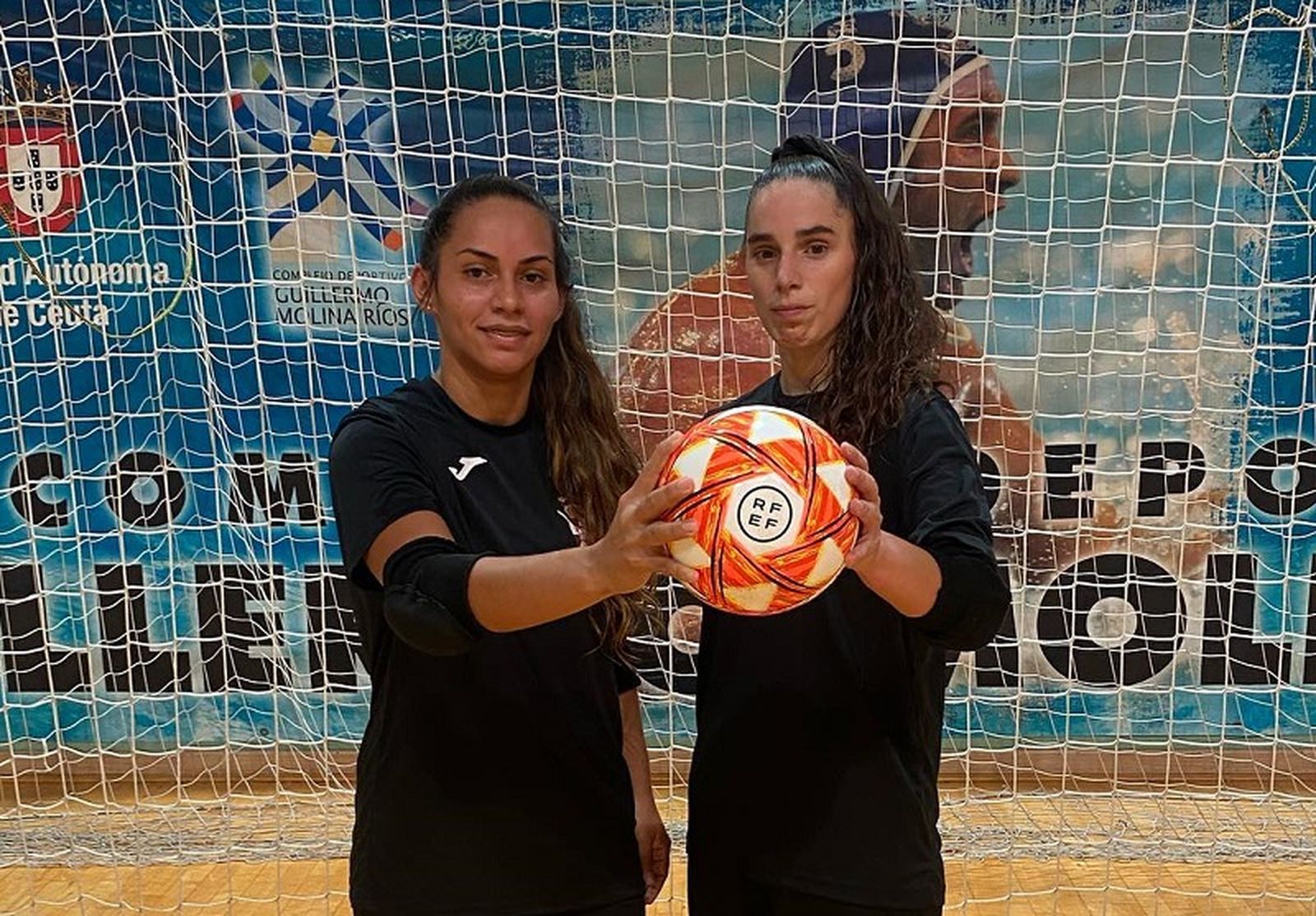 Maria y Ana Guerrero, las nuevas porteras. / FOTO COMGECEU