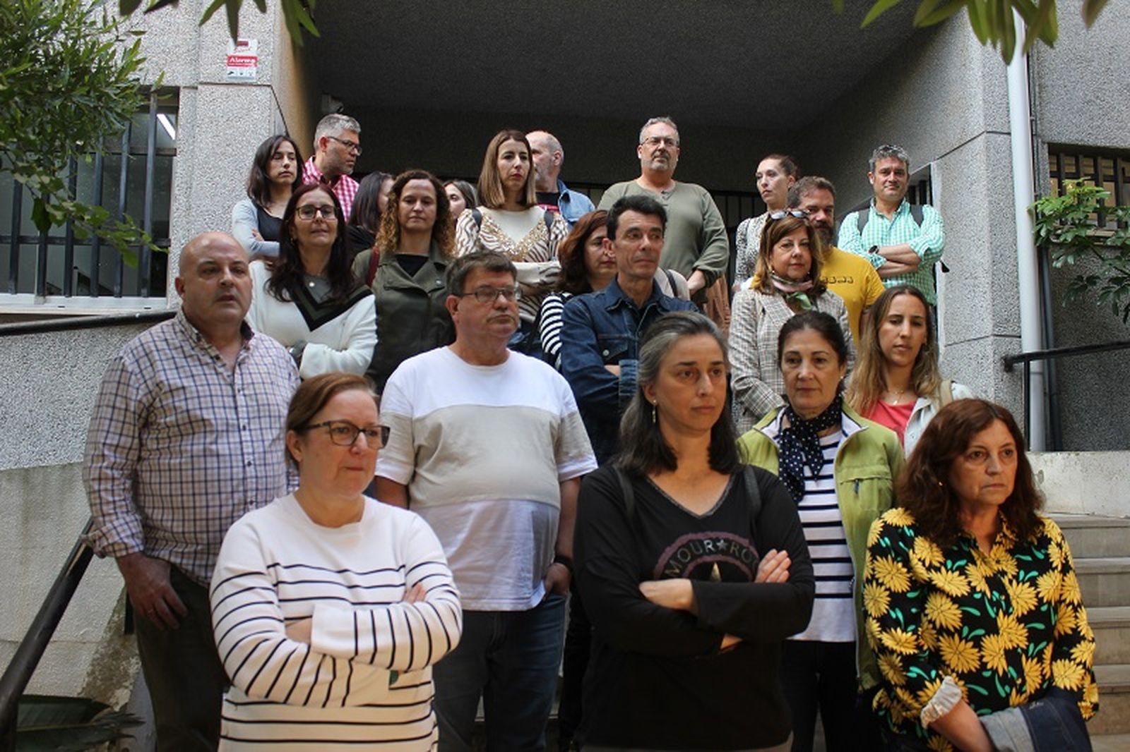 Profesorado del Camoens durante la concentración. / FOTO S.C.