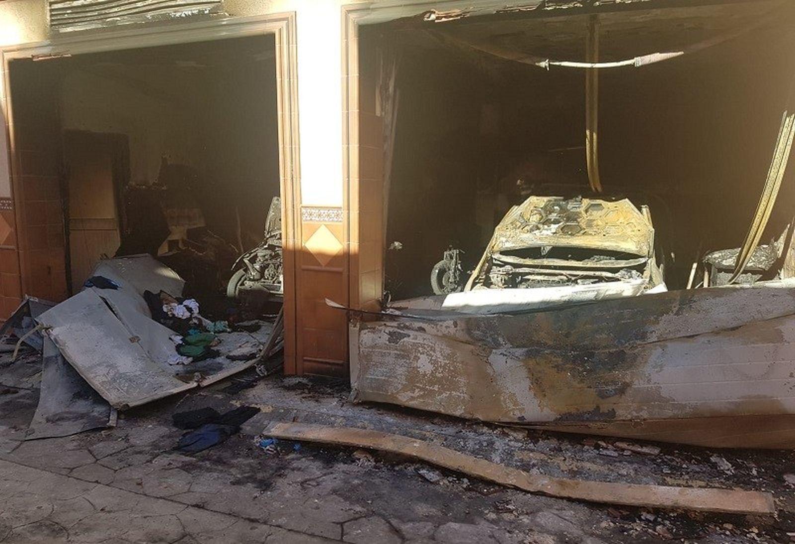 Imagen del domicilio la mañana después de producirse el incendio. / FOTO EL PUEBLO