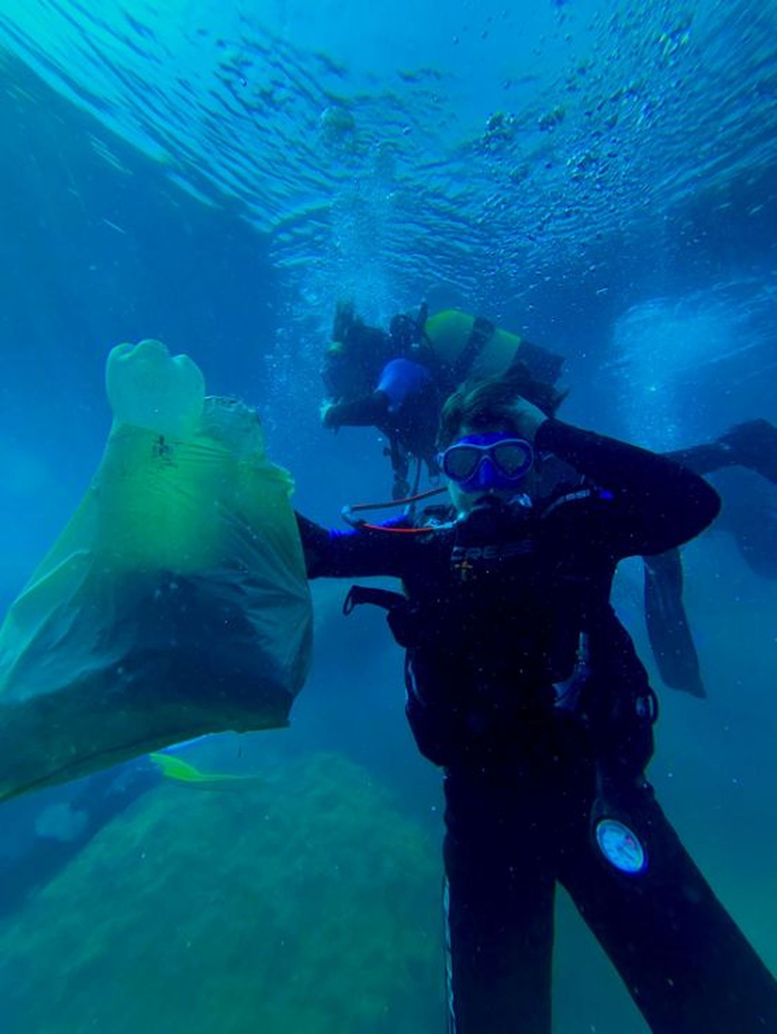 “Los buceadores nos reunimos dos o tres veces al año y de forma voluntaria recogemos los residuos”. / FOTO CEDIDA
