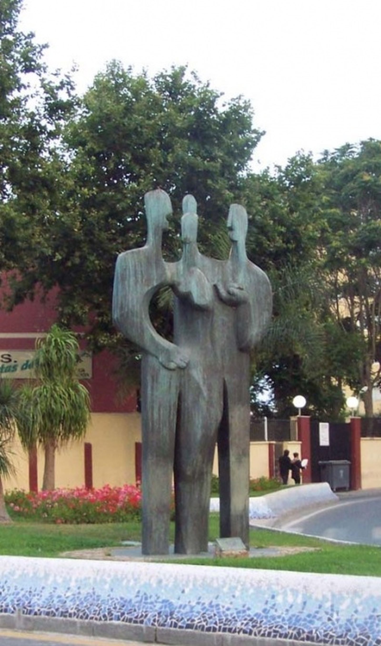 2671_estatuas-cuatro-culturas