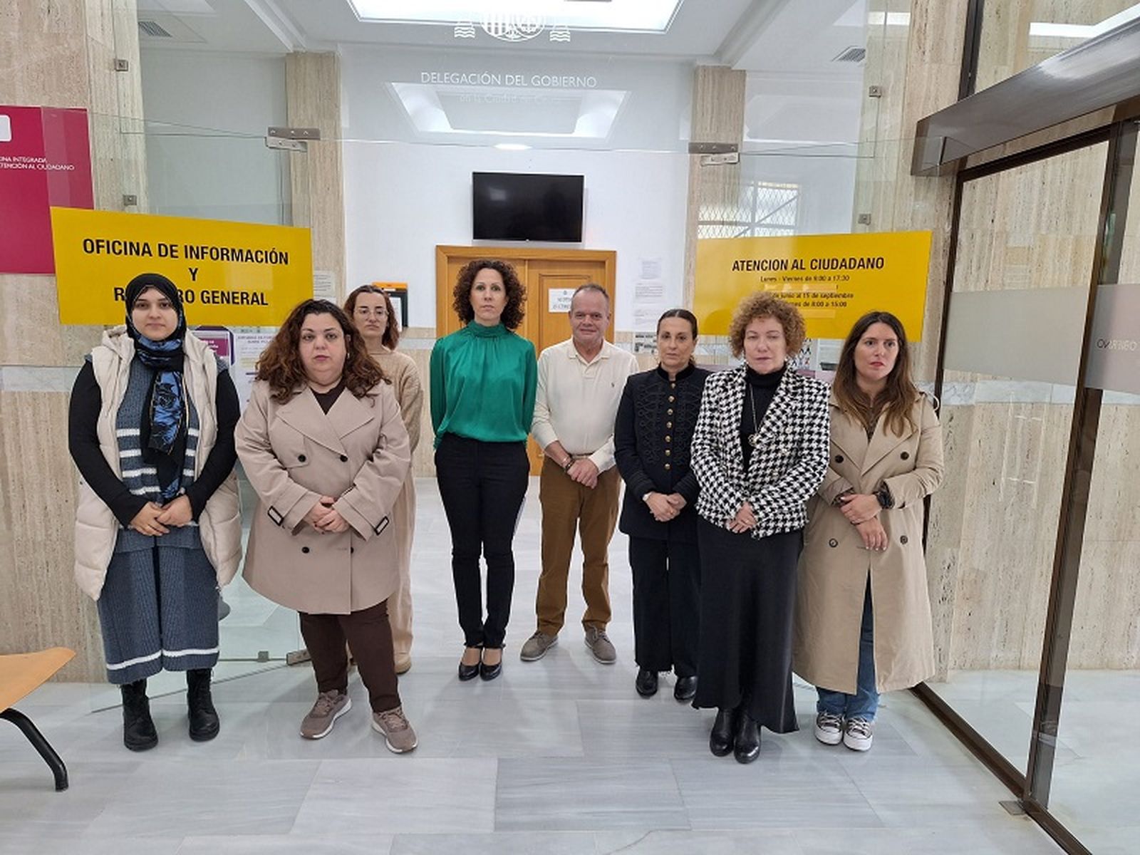 La delegada junto a más empleados de la Delegación del Gobierno en Ceuta este viernes. / FOTO CEDIDA