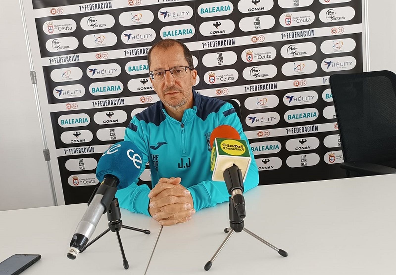 El de Gerena, este viernes en la sala de prensa de la pista de atletismo. / FOTO D. VICENTE