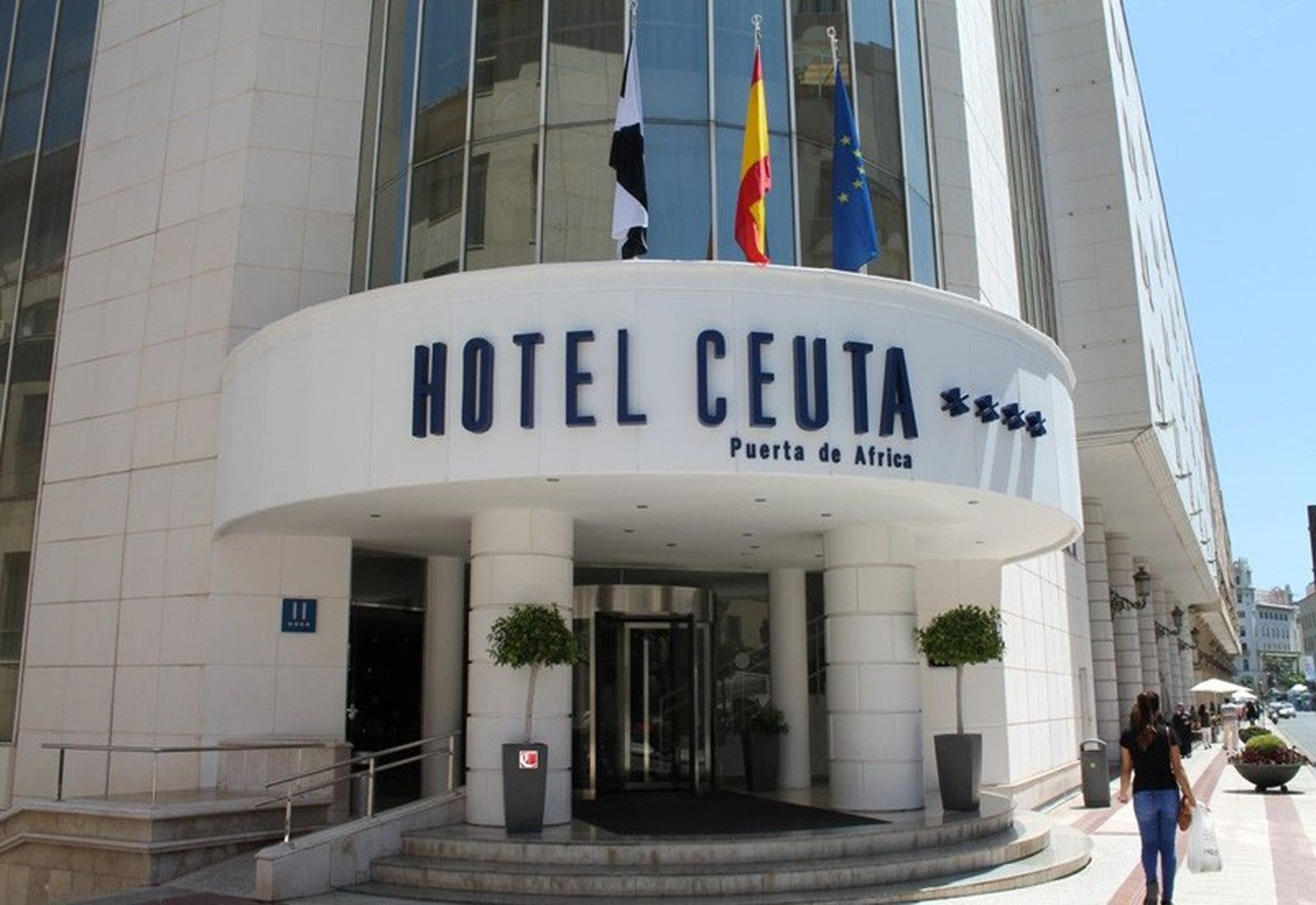 Fachada del Hotel Puerta de África./ FOTO EL PUEBLO