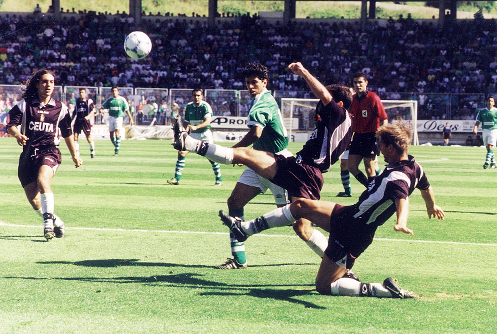 Imagen del partido que se jugó en 'A Malata'. / FOTO ARCHIVO