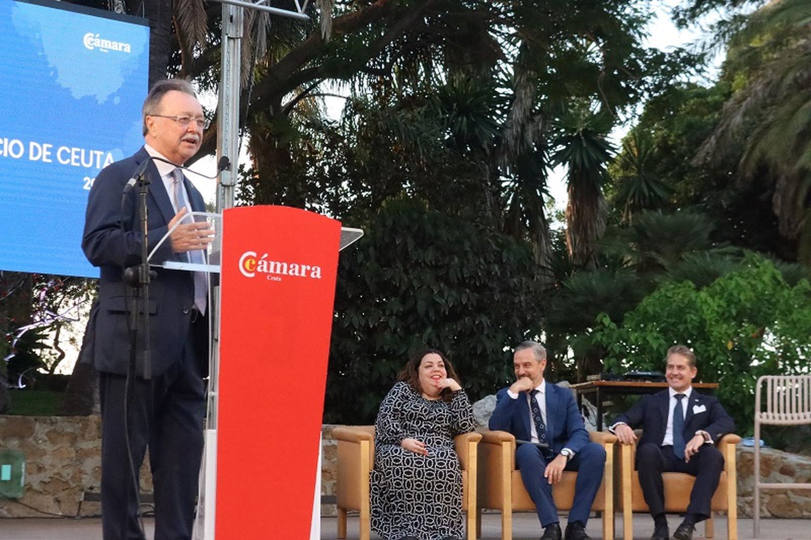 Vivas: “No hay mejor destinatario que Juan Bravo para recibir la primera Medalla de Oro de la Cámara”. / FOTO REDUAN