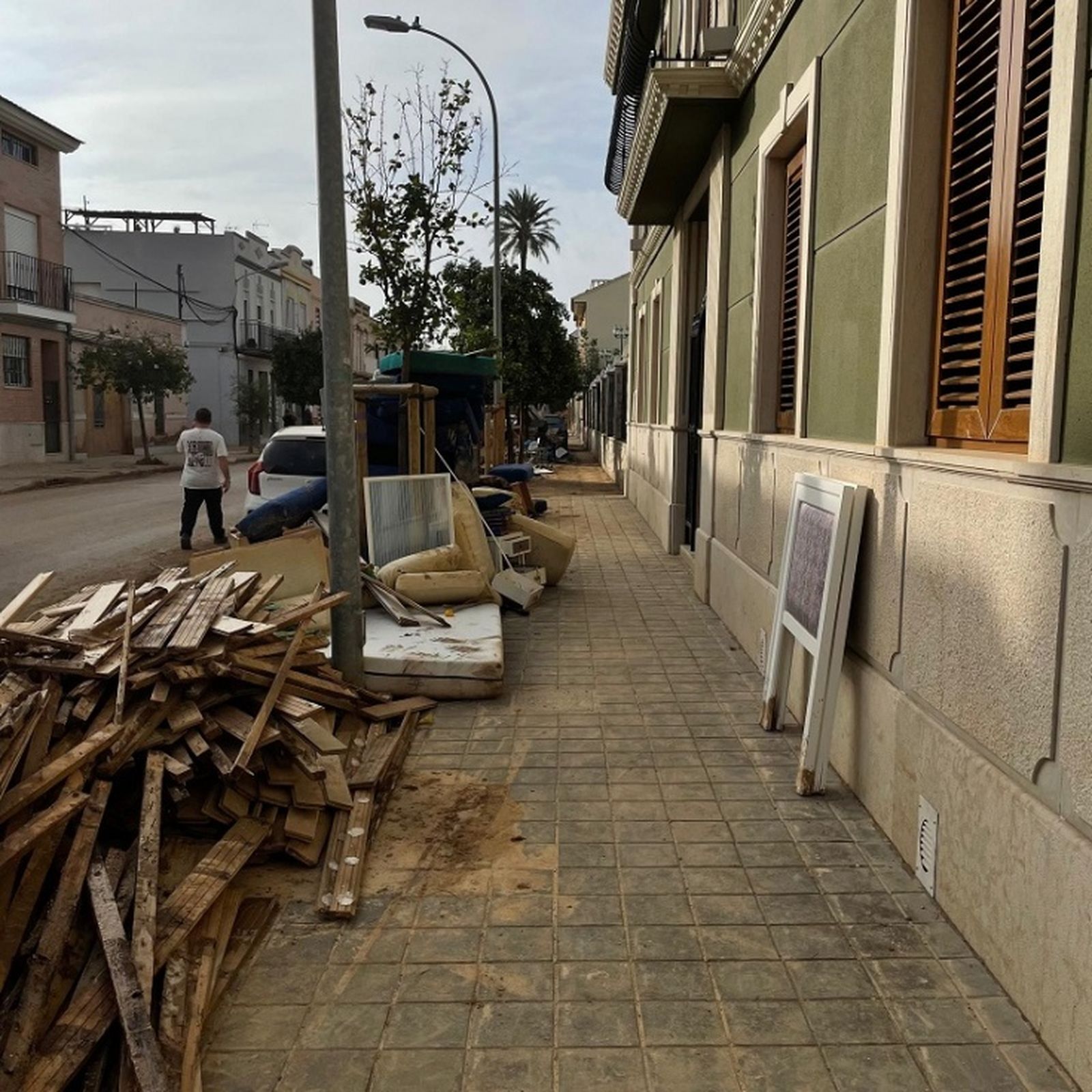 Escombros en una calle de Castellar | FOTO CEDIDA