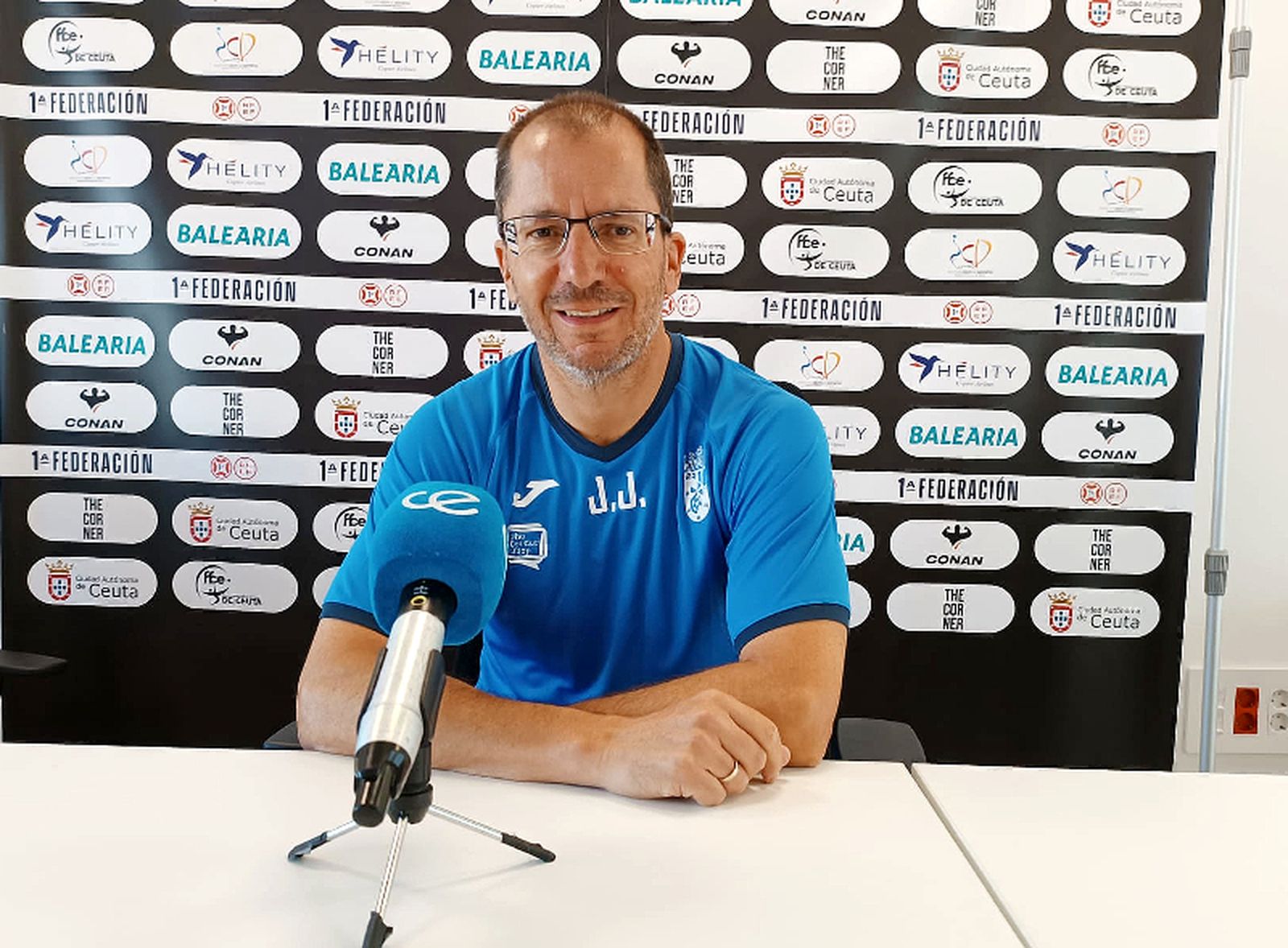 El técnico, este viernes en sala de prensa. / FOTO D. VICENTE