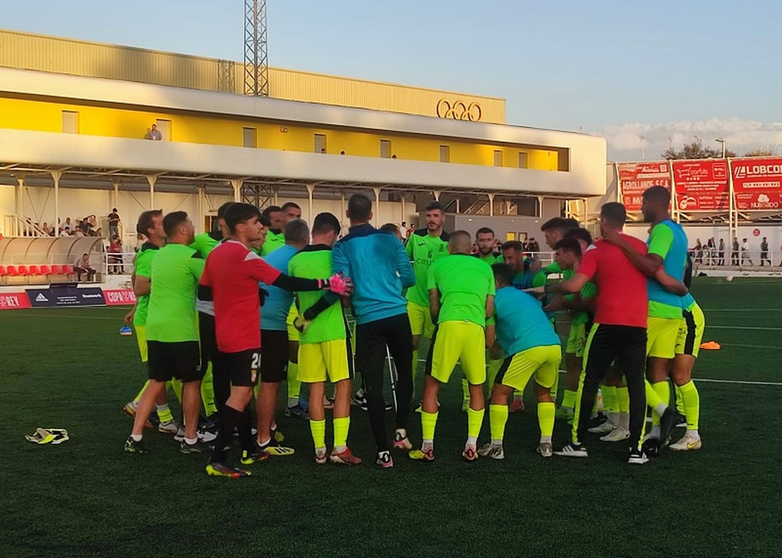 El equipo caballa, la semana pasada en Utrera. / FOTO AD CEUTA FC