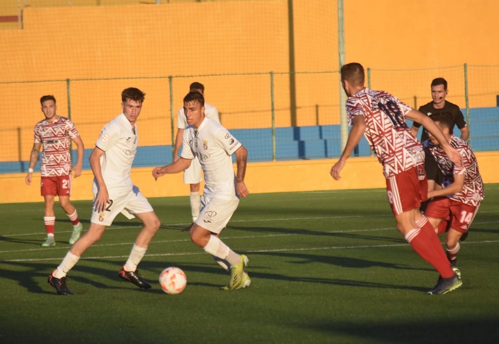 Jota y Breñé, en la imagen, estuvieron cerca del gol. / FOTO NICOL'S