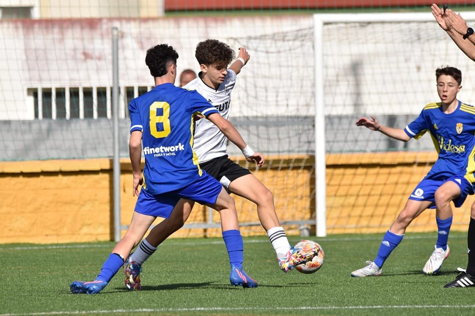 El equipo cadete fue de ‘oro’ durante medio partido. / FOTO NICOL’S